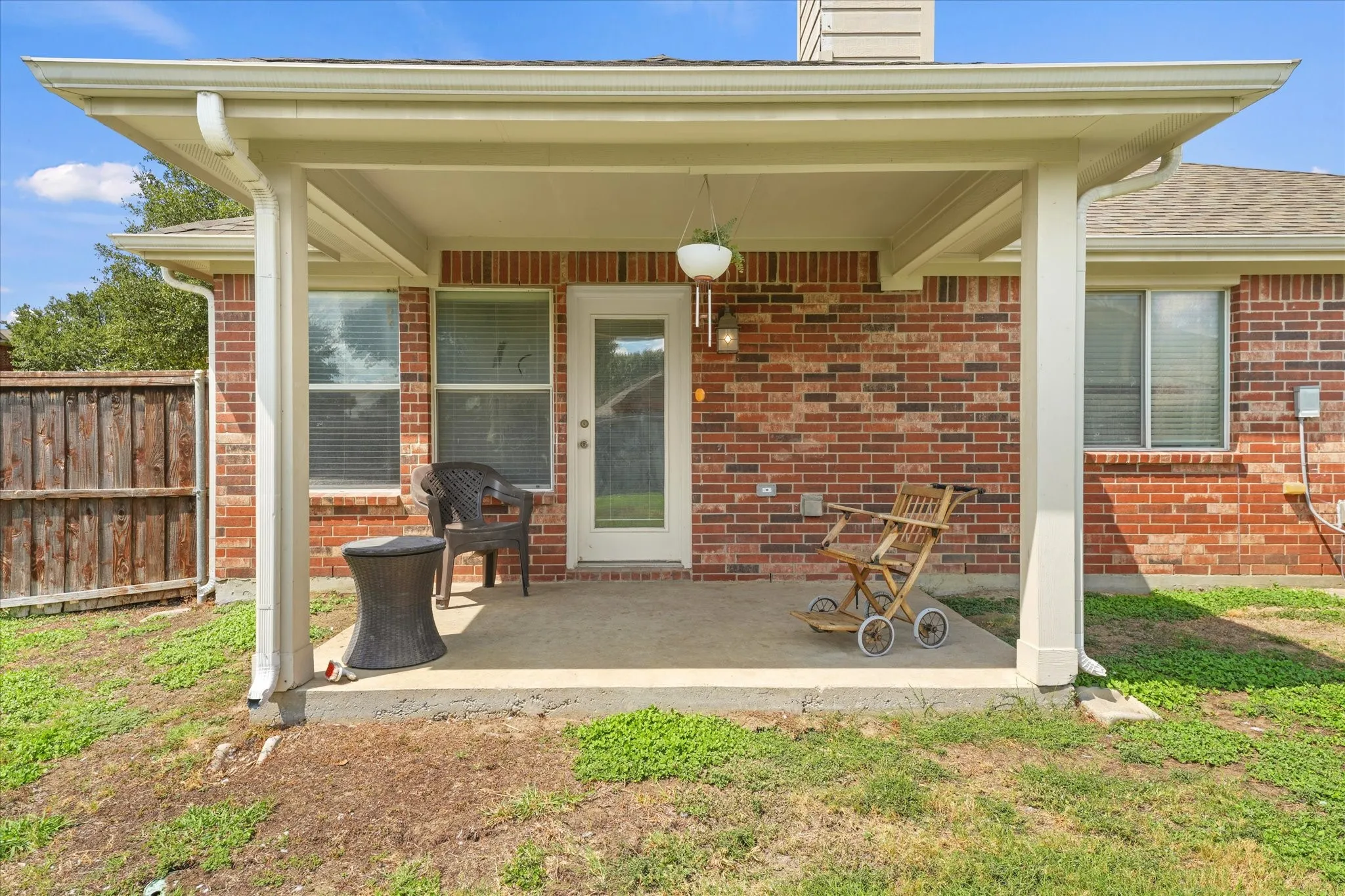 Single Family Residence For Sale in Tarrant County , 3271 Yeltes, Grand Prairie, Texas 75054, 4 Bedroom, 2 Bathroom, 2 Garage spaces, 2,070 Sqft, built in 2005, mls#21384702, Real Estate Agent in Grand Prairie, Homes For Sale in Tarrant county, Homes For Sale in Grand Prairie, Realtor in Grand Prairie Texas, Real Estate Brokerage Independent Realty Texas, Luminita Cordes Realtor