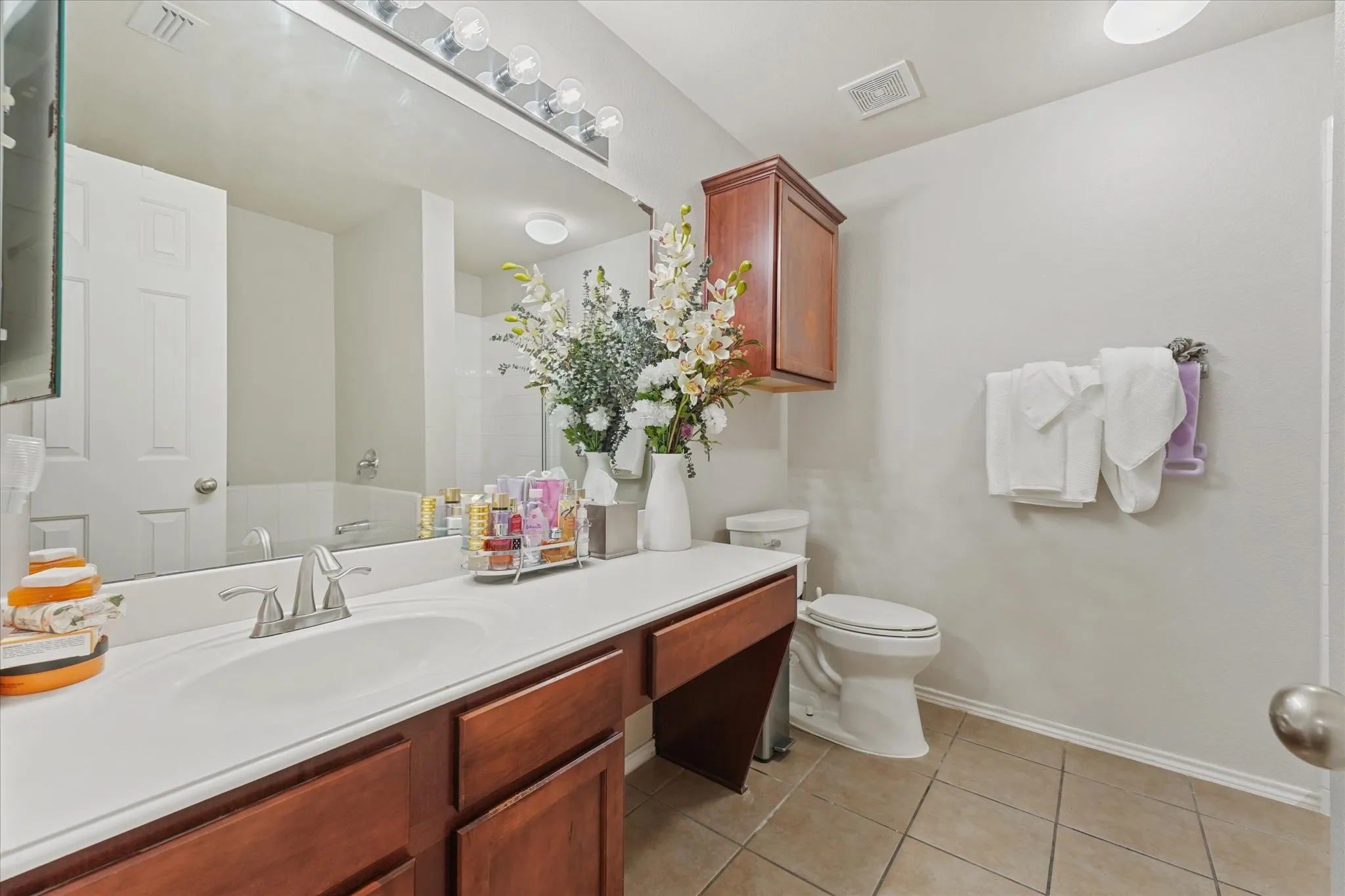Single Family Residence For Sale in Tarrant County , 3271 Yeltes, Grand Prairie, Texas 75054, 4 Bedroom, 2 Bathroom, 2 Garage spaces, 2,070 Sqft, built in 2005, mls#21384702, Real Estate Agent in Grand Prairie, Homes For Sale in Tarrant county, Homes For Sale in Grand Prairie, Realtor in Grand Prairie Texas, Real Estate Brokerage Independent Realty Texas, Luminita Cordes Realtor