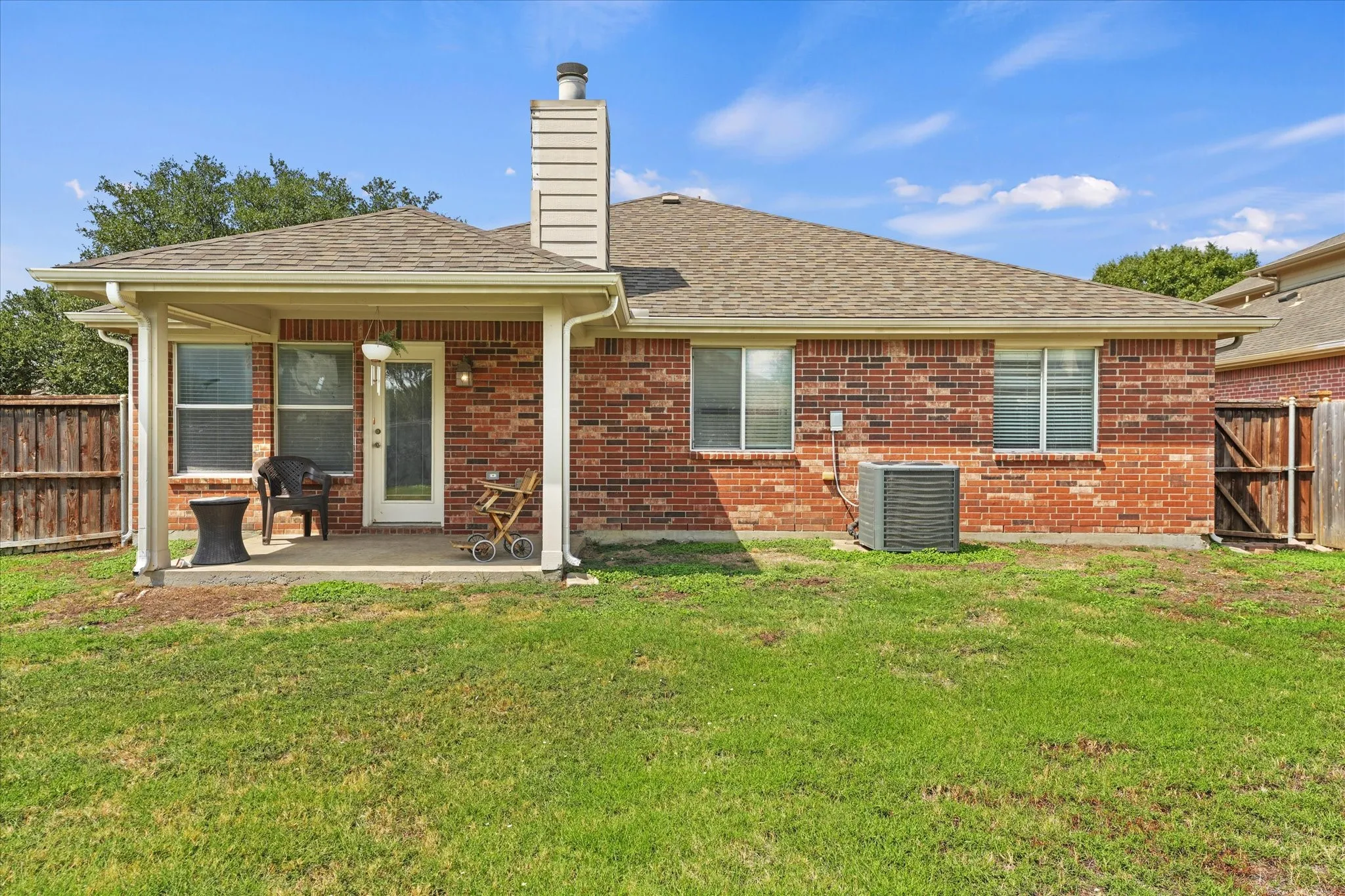 Single Family Residence For Sale in Tarrant County , 3271 Yeltes, Grand Prairie, Texas 75054, 4 Bedroom, 2 Bathroom, 2 Garage spaces, 2,070 Sqft, built in 2005, mls#21384702, Real Estate Agent in Grand Prairie, Homes For Sale in Tarrant county, Homes For Sale in Grand Prairie, Realtor in Grand Prairie Texas, Real Estate Brokerage Independent Realty Texas, Luminita Cordes Realtor