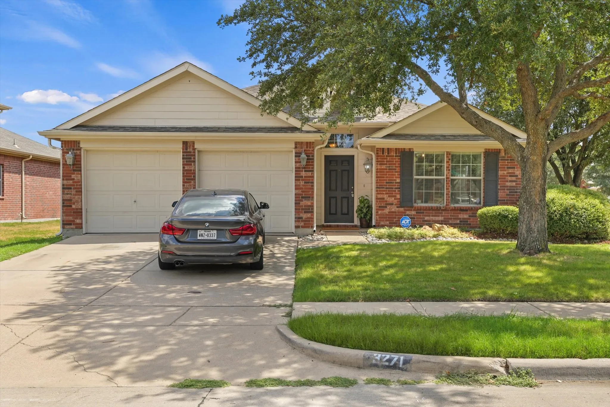 Single Family Residence For Sale in Tarrant County , 3271 Yeltes, Grand Prairie, Texas 75054, 4 Bedroom, 2 Bathroom, 2 Garage spaces, 2,070 Sqft, built in 2005, mls#21384702, Real Estate Agent in Grand Prairie, Homes For Sale in Tarrant county, Homes For Sale in Grand Prairie, Realtor in Grand Prairie Texas, Real Estate Brokerage Independent Realty Texas, Luminita Cordes Realtor