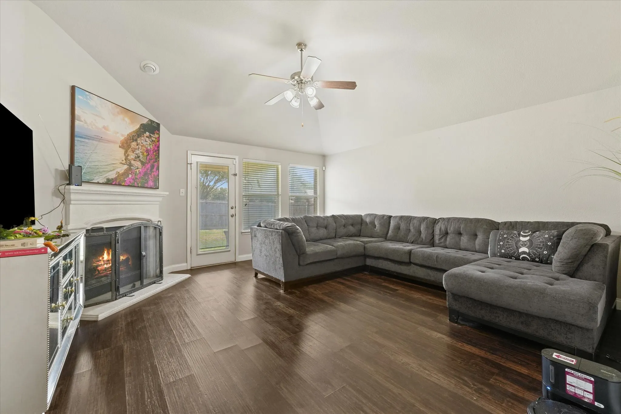 Single Family Residence For Sale in Tarrant County , 3271 Yeltes, Grand Prairie, Texas 75054, 4 Bedroom, 2 Bathroom, 2 Garage spaces, 2,070 Sqft, built in 2005, mls#21384702, Real Estate Agent in Grand Prairie, Homes For Sale in Tarrant county, Homes For Sale in Grand Prairie, Realtor in Grand Prairie Texas, Real Estate Brokerage Independent Realty Texas, Luminita Cordes Realtor