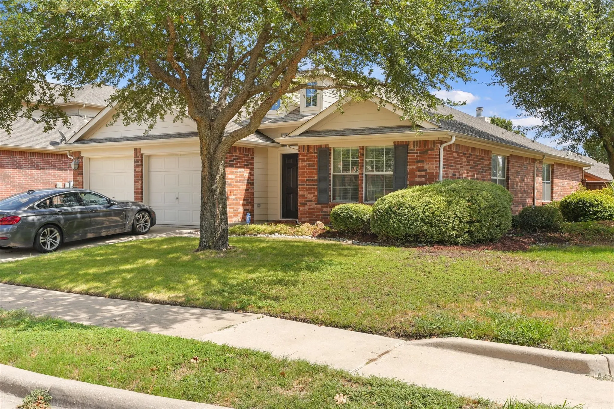 Single Family Residence For Sale in Tarrant County , 3271 Yeltes, Grand Prairie, Texas 75054, 4 Bedroom, 2 Bathroom, 2 Garage spaces, 2,070 Sqft, built in 2005, mls#21384702, Real Estate Agent in Grand Prairie, Homes For Sale in Tarrant county, Homes For Sale in Grand Prairie, Realtor in Grand Prairie Texas, Real Estate Brokerage Independent Realty Texas, Luminita Cordes Realtor