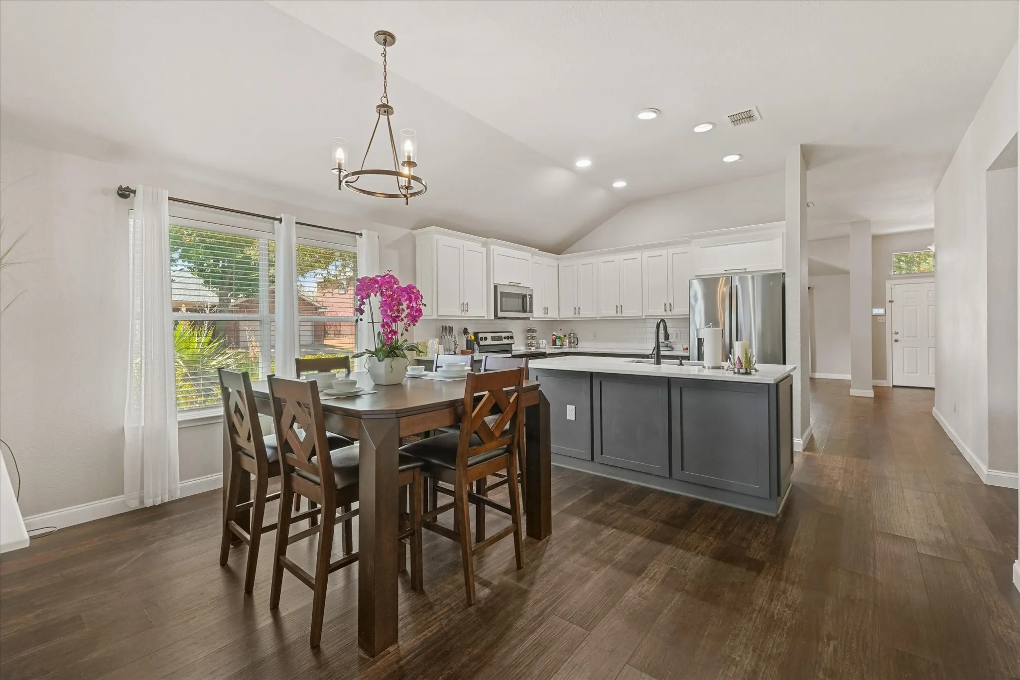 Single Family Residence For Sale in Tarrant County , 3271 Yeltes, Grand Prairie, Texas 75054, 4 Bedroom, 2 Bathroom, 2 Garage spaces, 2,070 Sqft, built in 2005, mls#21384702, Real Estate Agent in Grand Prairie, Homes For Sale in Tarrant county, Homes For Sale in Grand Prairie, Realtor in Grand Prairie Texas, Real Estate Brokerage Independent Realty Texas, Luminita Cordes Realtor
