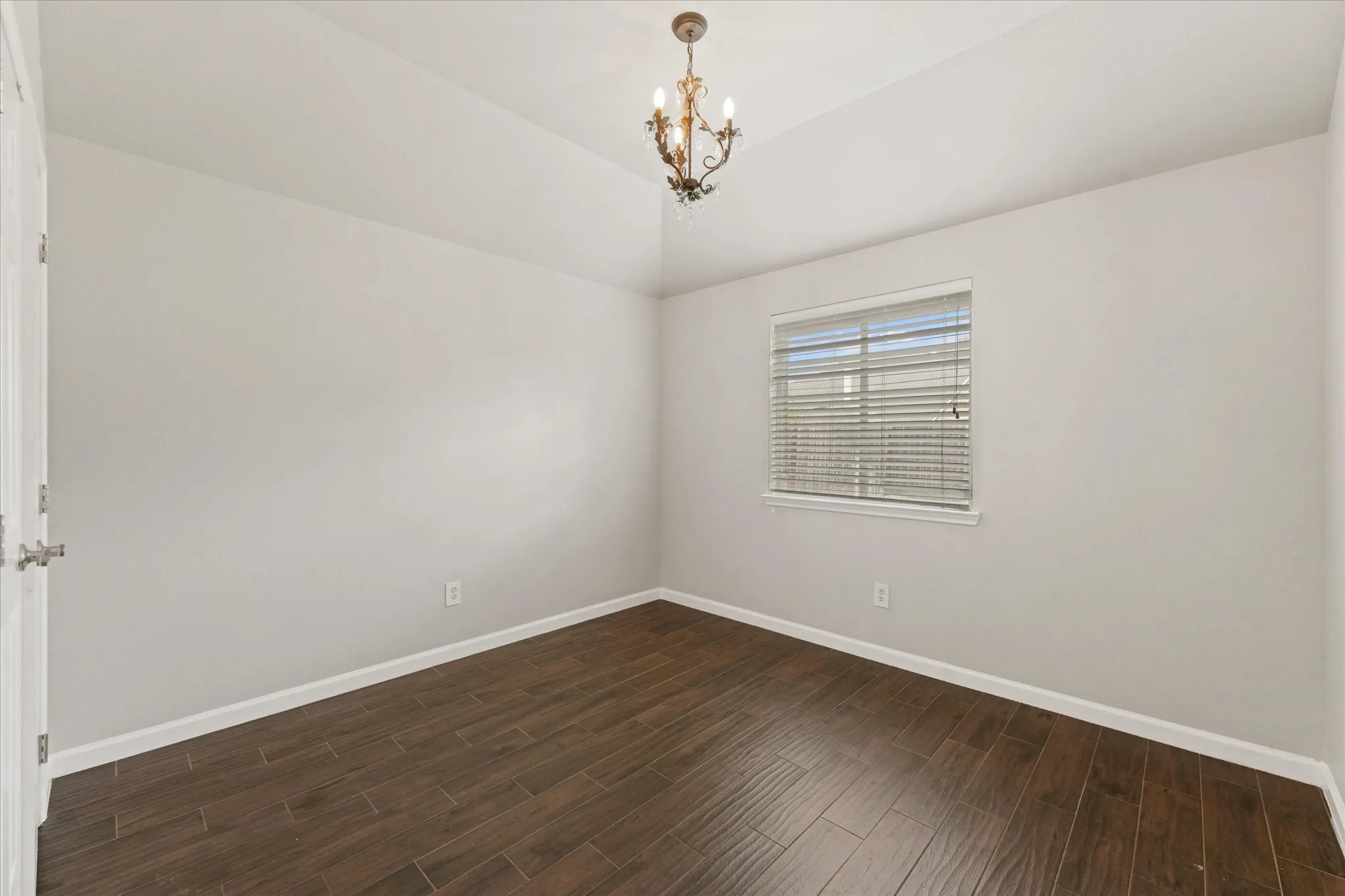 Single Family Residence For Sale in Tarrant County , 3271 Yeltes, Grand Prairie, Texas 75054, 4 Bedroom, 2 Bathroom, 2 Garage spaces, 2,070 Sqft, built in 2005, mls#21384702, Real Estate Agent in Grand Prairie, Homes For Sale in Tarrant county, Homes For Sale in Grand Prairie, Realtor in Grand Prairie Texas, Real Estate Brokerage Independent Realty Texas, Luminita Cordes Realtor