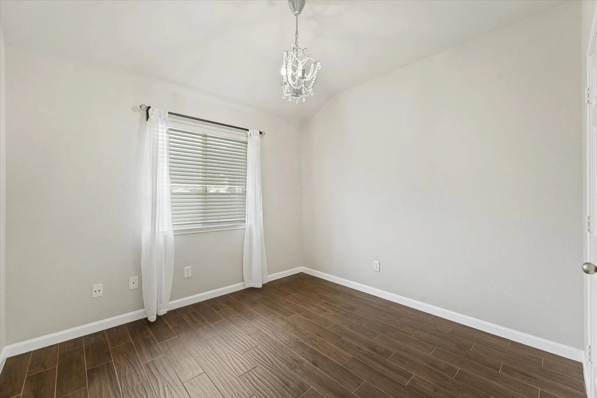 Single Family Residence For Sale in Tarrant County , 3271 Yeltes, Grand Prairie, Texas 75054, 4 Bedroom, 2 Bathroom, 2 Garage spaces, 2,070 Sqft, built in 2005, mls#21384702, Real Estate Agent in Grand Prairie, Homes For Sale in Tarrant county, Homes For Sale in Grand Prairie, Realtor in Grand Prairie Texas, Real Estate Brokerage Independent Realty Texas, Luminita Cordes Realtor