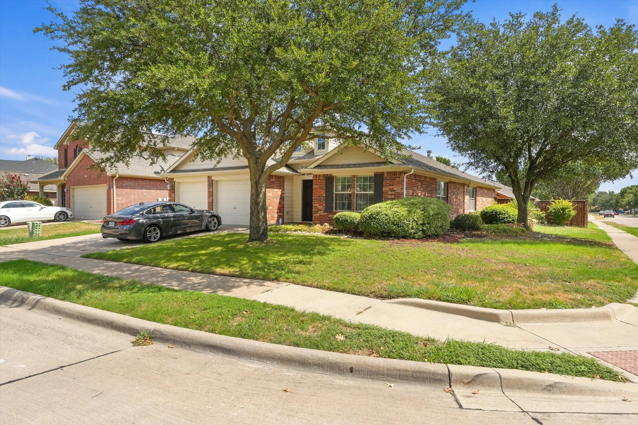 Single Family Residence For Sale in Tarrant County , 3271 Yeltes, Grand Prairie, Texas 75054, 4 Bedroom, 2 Bathroom, 2 Garage spaces, 2,070 Sqft, built in 2005, mls#21384702, Real Estate Agent in Grand Prairie, Homes For Sale in Tarrant county, Homes For Sale in Grand Prairie, Realtor in Grand Prairie Texas, Real Estate Brokerage Independent Realty Texas, Luminita Cordes Realtor