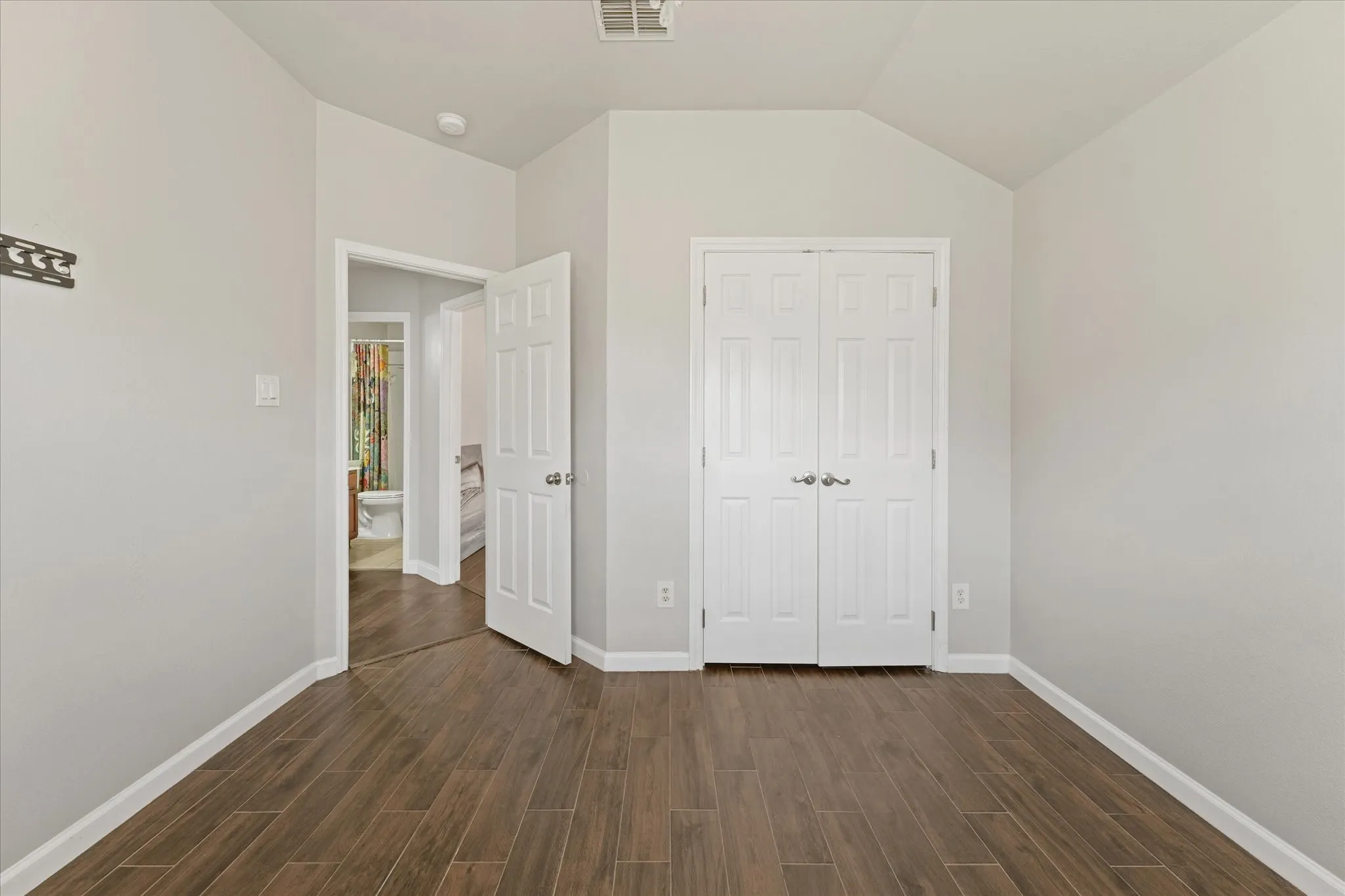 Single Family Residence For Sale in Tarrant County , 3271 Yeltes, Grand Prairie, Texas 75054, 4 Bedroom, 2 Bathroom, 2 Garage spaces, 2,070 Sqft, built in 2005, mls#21384702, Real Estate Agent in Grand Prairie, Homes For Sale in Tarrant county, Homes For Sale in Grand Prairie, Realtor in Grand Prairie Texas, Real Estate Brokerage Independent Realty Texas, Luminita Cordes Realtor