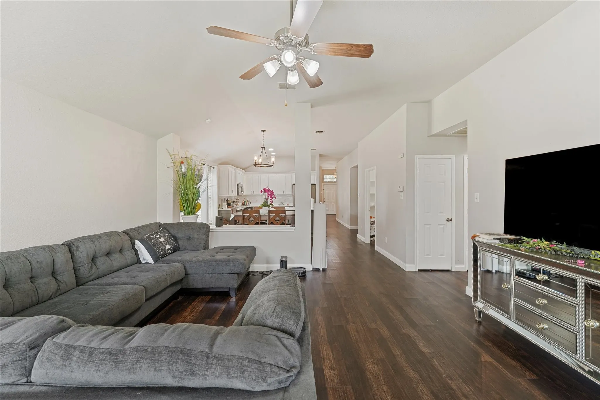 Single Family Residence For Sale in Tarrant County , 3271 Yeltes, Grand Prairie, Texas 75054, 4 Bedroom, 2 Bathroom, 2 Garage spaces, 2,070 Sqft, built in 2005, mls#21384702, Real Estate Agent in Grand Prairie, Homes For Sale in Tarrant county, Homes For Sale in Grand Prairie, Realtor in Grand Prairie Texas, Real Estate Brokerage Independent Realty Texas, Luminita Cordes Realtor