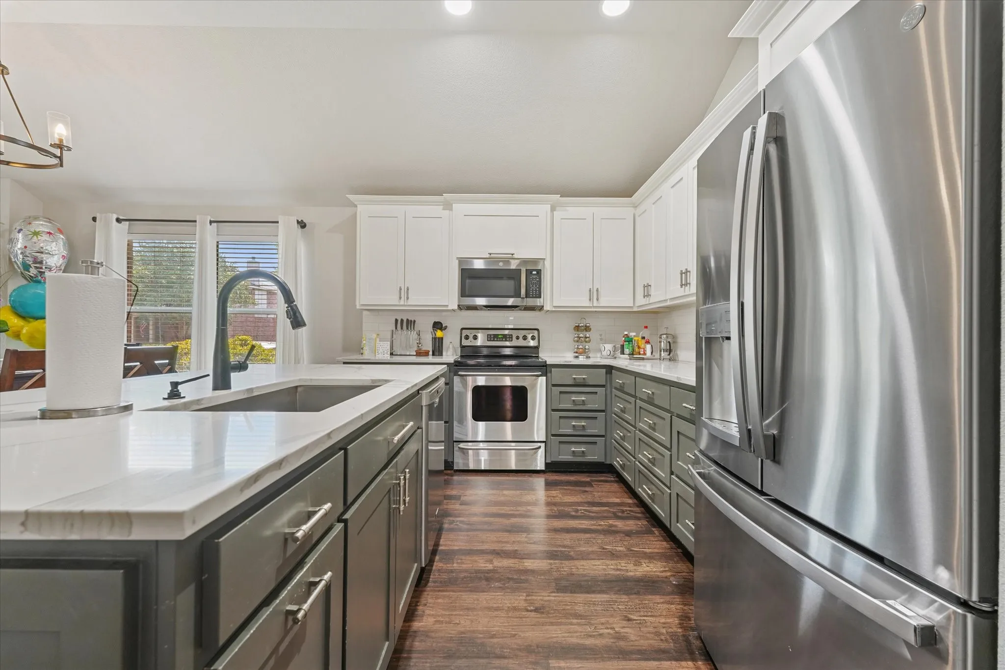 Single Family Residence For Sale in Tarrant County , 3271 Yeltes, Grand Prairie, Texas 75054, 4 Bedroom, 2 Bathroom, 2 Garage spaces, 2,070 Sqft, built in 2005, mls#21384702, Real Estate Agent in Grand Prairie, Homes For Sale in Tarrant county, Homes For Sale in Grand Prairie, Realtor in Grand Prairie Texas, Real Estate Brokerage Independent Realty Texas, Luminita Cordes Realtor