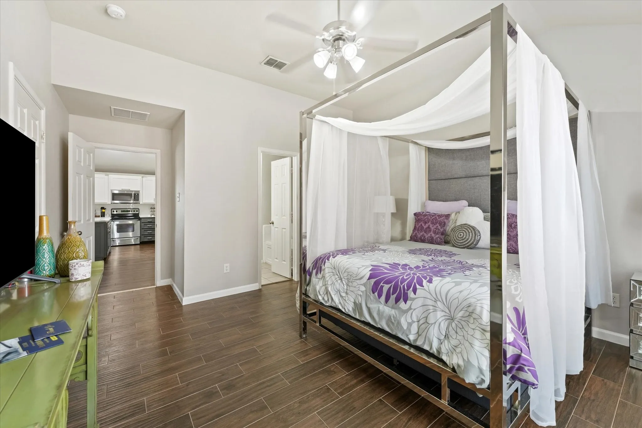 Single Family Residence For Sale in Tarrant County , 3271 Yeltes, Grand Prairie, Texas 75054, 4 Bedroom, 2 Bathroom, 2 Garage spaces, 2,070 Sqft, built in 2005, mls#21384702, Real Estate Agent in Grand Prairie, Homes For Sale in Tarrant county, Homes For Sale in Grand Prairie, Realtor in Grand Prairie Texas, Real Estate Brokerage Independent Realty Texas, Luminita Cordes Realtor