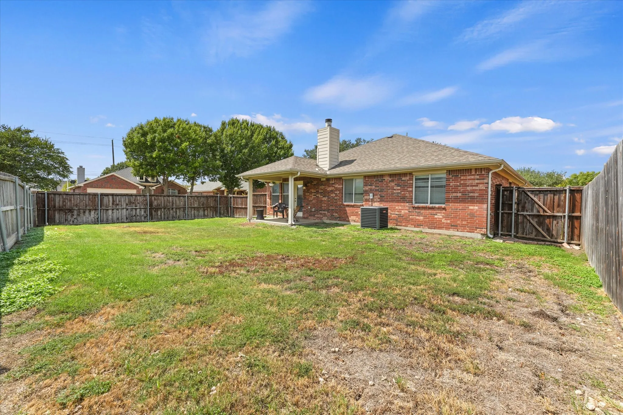 Single Family Residence For Sale in Tarrant County , 3271 Yeltes, Grand Prairie, Texas 75054, 4 Bedroom, 2 Bathroom, 2 Garage spaces, 2,070 Sqft, built in 2005, mls#21384702, Real Estate Agent in Grand Prairie, Homes For Sale in Tarrant county, Homes For Sale in Grand Prairie, Realtor in Grand Prairie Texas, Real Estate Brokerage Independent Realty Texas, Luminita Cordes Realtor
