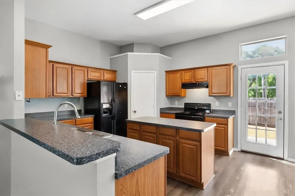 Single Family Residence For Rent in Tarrant County , 508 Ammonite Court, Arlington, Texas 76002, 4 Bedroom, 2 Bathroom, 2 Garage spaces, 1,960 Sqft, built in 2005, mls#21384688, Real Estate Agent in Arlington, Homes For Rent in Tarrant county, Homes For Rent in Arlington, Realtor in Arlington Texas, Real Estate Brokerage Independent Realty Texas, Luminita Cordes Realtor