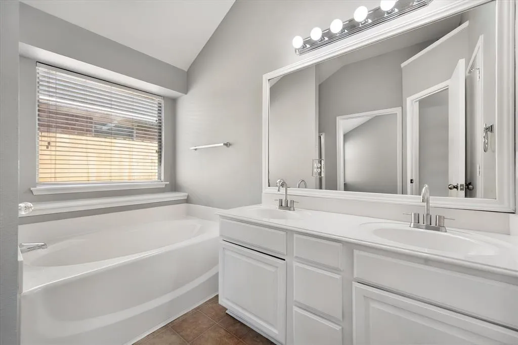 Single Family Residence For Rent in Tarrant County , 508 Ammonite Court, Arlington, Texas 76002, 4 Bedroom, 2 Bathroom, 2 Garage spaces, 1,960 Sqft, built in 2005, mls#21384688, Real Estate Agent in Arlington, Homes For Rent in Tarrant county, Homes For Rent in Arlington, Realtor in Arlington Texas, Real Estate Brokerage Independent Realty Texas, Luminita Cordes Realtor