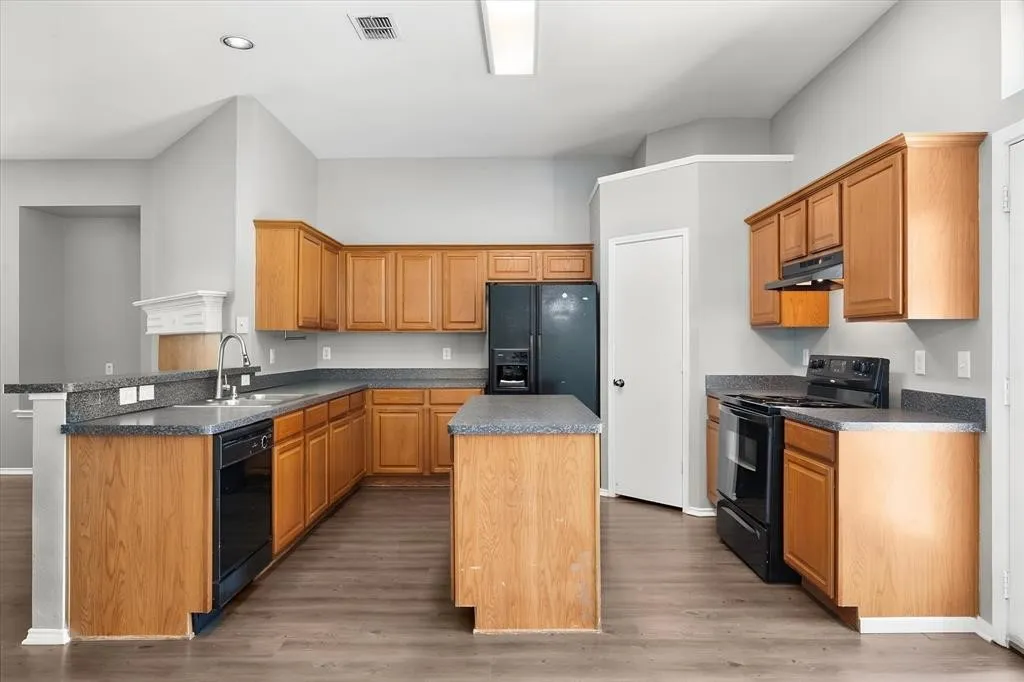 Single Family Residence For Rent in Tarrant County , 508 Ammonite Court, Arlington, Texas 76002, 4 Bedroom, 2 Bathroom, 2 Garage spaces, 1,960 Sqft, built in 2005, mls#21384688, Real Estate Agent in Arlington, Homes For Rent in Tarrant county, Homes For Rent in Arlington, Realtor in Arlington Texas, Real Estate Brokerage Independent Realty Texas, Luminita Cordes Realtor