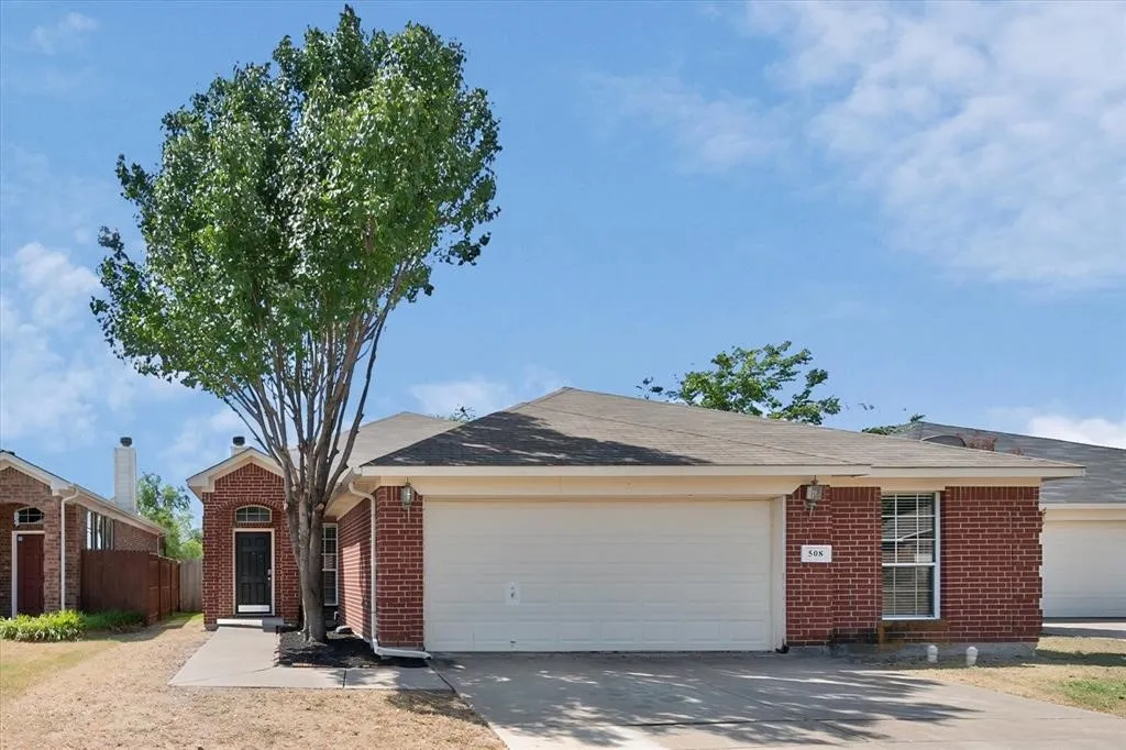 Single Family Residence For Rent in Tarrant County , 508 Ammonite Court, Arlington, Texas 76002, 4 Bedroom, 2 Bathroom, 2 Garage spaces, 1,960 Sqft, built in 2005, mls#21384688, Real Estate Agent in Arlington, Homes For Rent in Tarrant county, Homes For Rent in Arlington, Realtor in Arlington Texas, Real Estate Brokerage Independent Realty Texas, Luminita Cordes Realtor