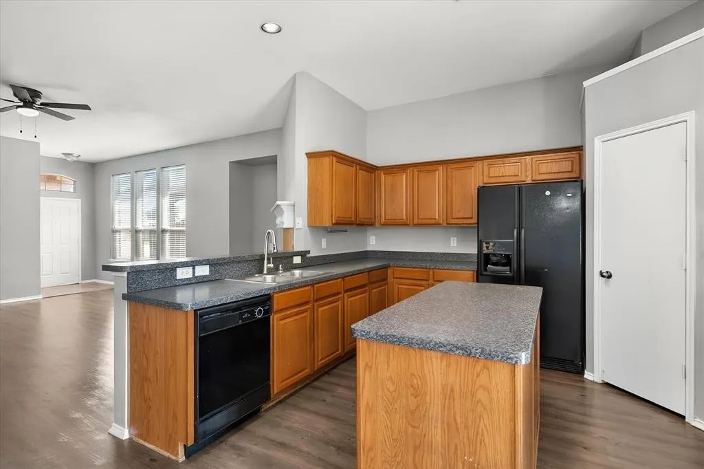 Single Family Residence For Rent in Tarrant County , 508 Ammonite Court, Arlington, Texas 76002, 4 Bedroom, 2 Bathroom, 2 Garage spaces, 1,960 Sqft, built in 2005, mls#21384688, Real Estate Agent in Arlington, Homes For Rent in Tarrant county, Homes For Rent in Arlington, Realtor in Arlington Texas, Real Estate Brokerage Independent Realty Texas, Luminita Cordes Realtor
