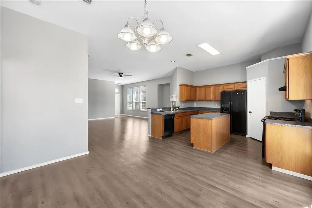 Single Family Residence For Rent in Tarrant County , 508 Ammonite Court, Arlington, Texas 76002, 4 Bedroom, 2 Bathroom, 2 Garage spaces, 1,960 Sqft, built in 2005, mls#21384688, Real Estate Agent in Arlington, Homes For Rent in Tarrant county, Homes For Rent in Arlington, Realtor in Arlington Texas, Real Estate Brokerage Independent Realty Texas, Luminita Cordes Realtor