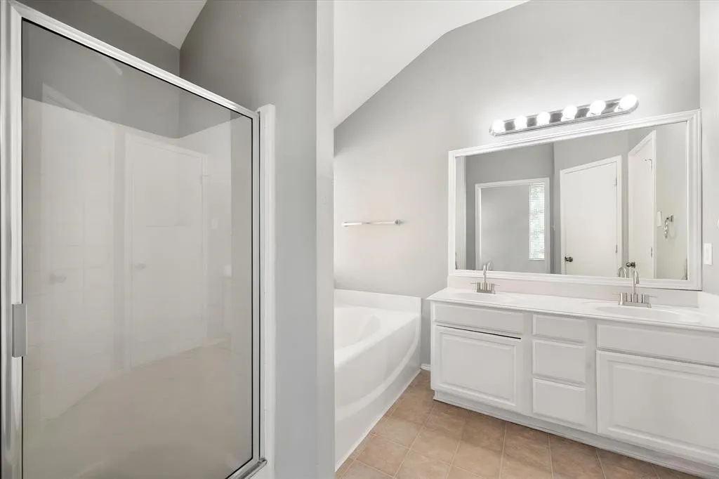 Single Family Residence For Rent in Tarrant County , 508 Ammonite Court, Arlington, Texas 76002, 4 Bedroom, 2 Bathroom, 2 Garage spaces, 1,960 Sqft, built in 2005, mls#21384688, Real Estate Agent in Arlington, Homes For Rent in Tarrant county, Homes For Rent in Arlington, Realtor in Arlington Texas, Real Estate Brokerage Independent Realty Texas, Luminita Cordes Realtor