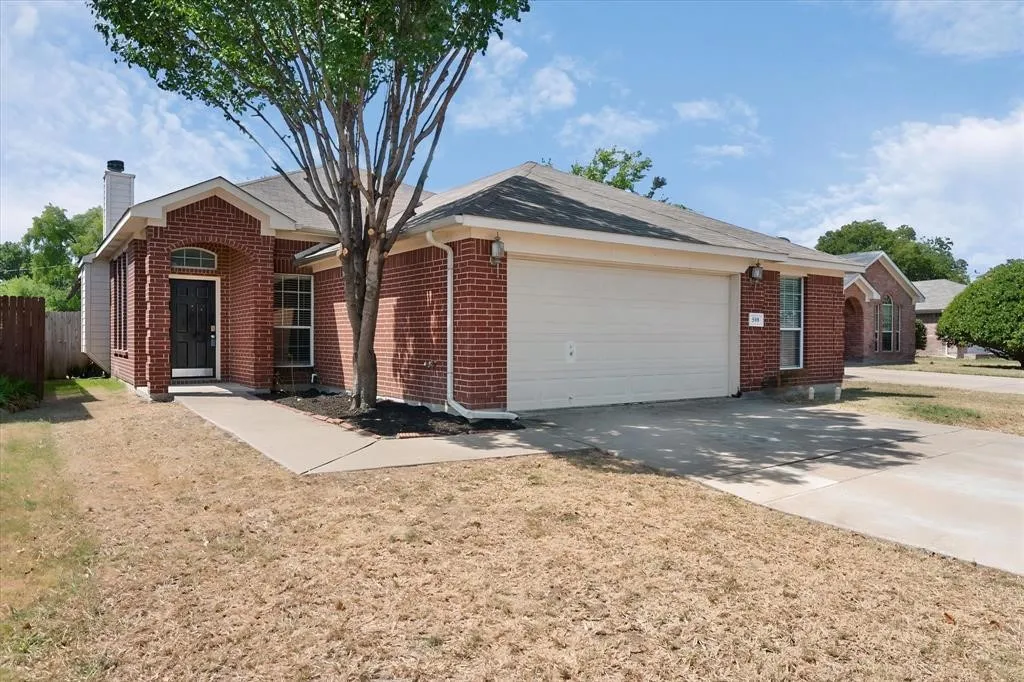 Single Family Residence For Rent in Tarrant County , 508 Ammonite Court, Arlington, Texas 76002, 4 Bedroom, 2 Bathroom, 2 Garage spaces, 1,960 Sqft, built in 2005, mls#21384688, Real Estate Agent in Arlington, Homes For Rent in Tarrant county, Homes For Rent in Arlington, Realtor in Arlington Texas, Real Estate Brokerage Independent Realty Texas, Luminita Cordes Realtor
