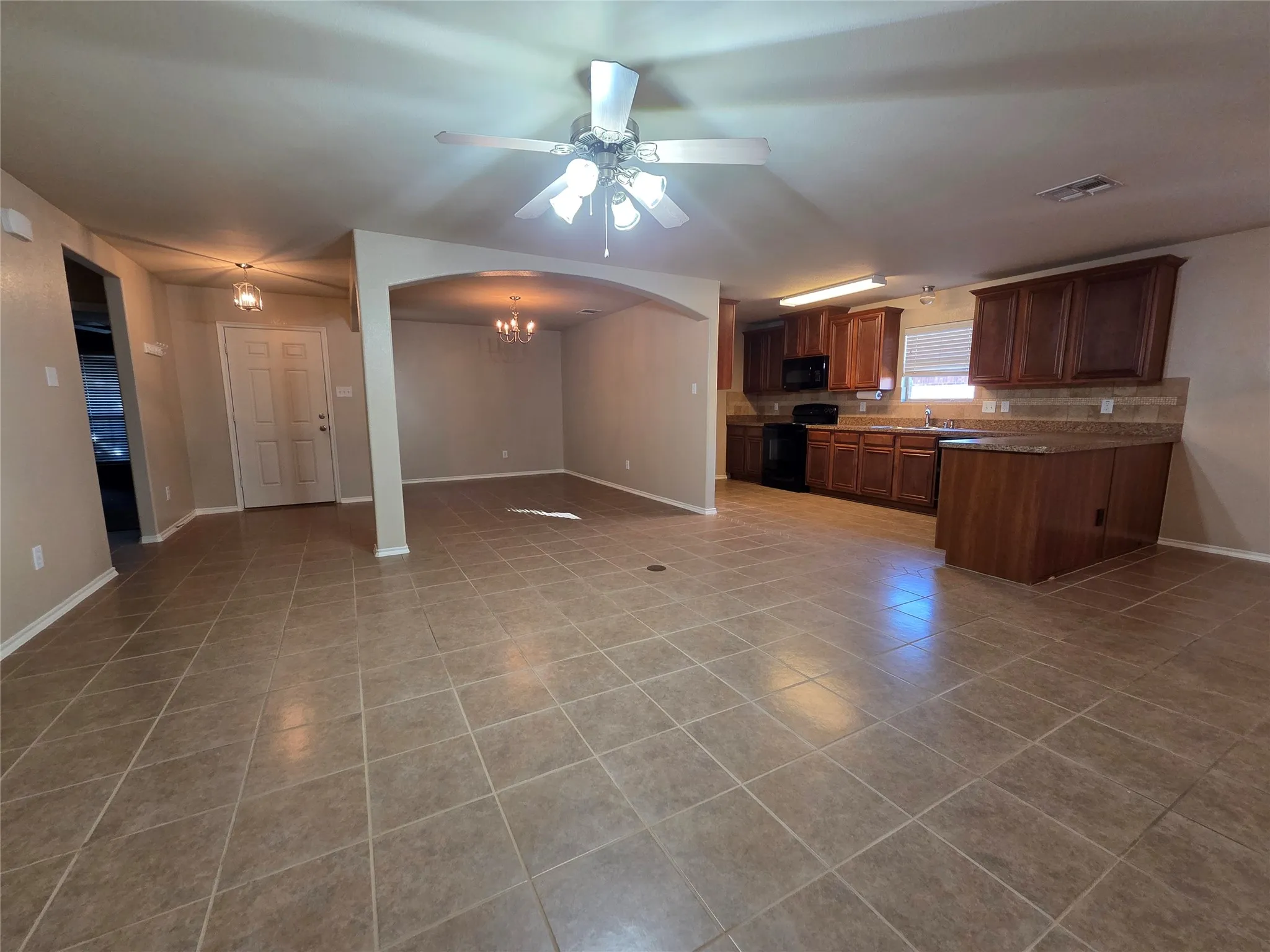 Single Family Residence For Rent in Kaufman County , 2007 Samantha Lane, Heartland, Texas 75126, 3 Bedroom, 2 Bathroom, 3 Garage spaces, 1,614 Sqft, built in 2010, mls#21384618, Real Estate Agent in Heartland, Homes For Rent in Kaufman county, Homes For Rent in Heartland, Realtor in Heartland Texas, Real Estate Brokerage Independent Realty Texas, Luminita Cordes Realtor