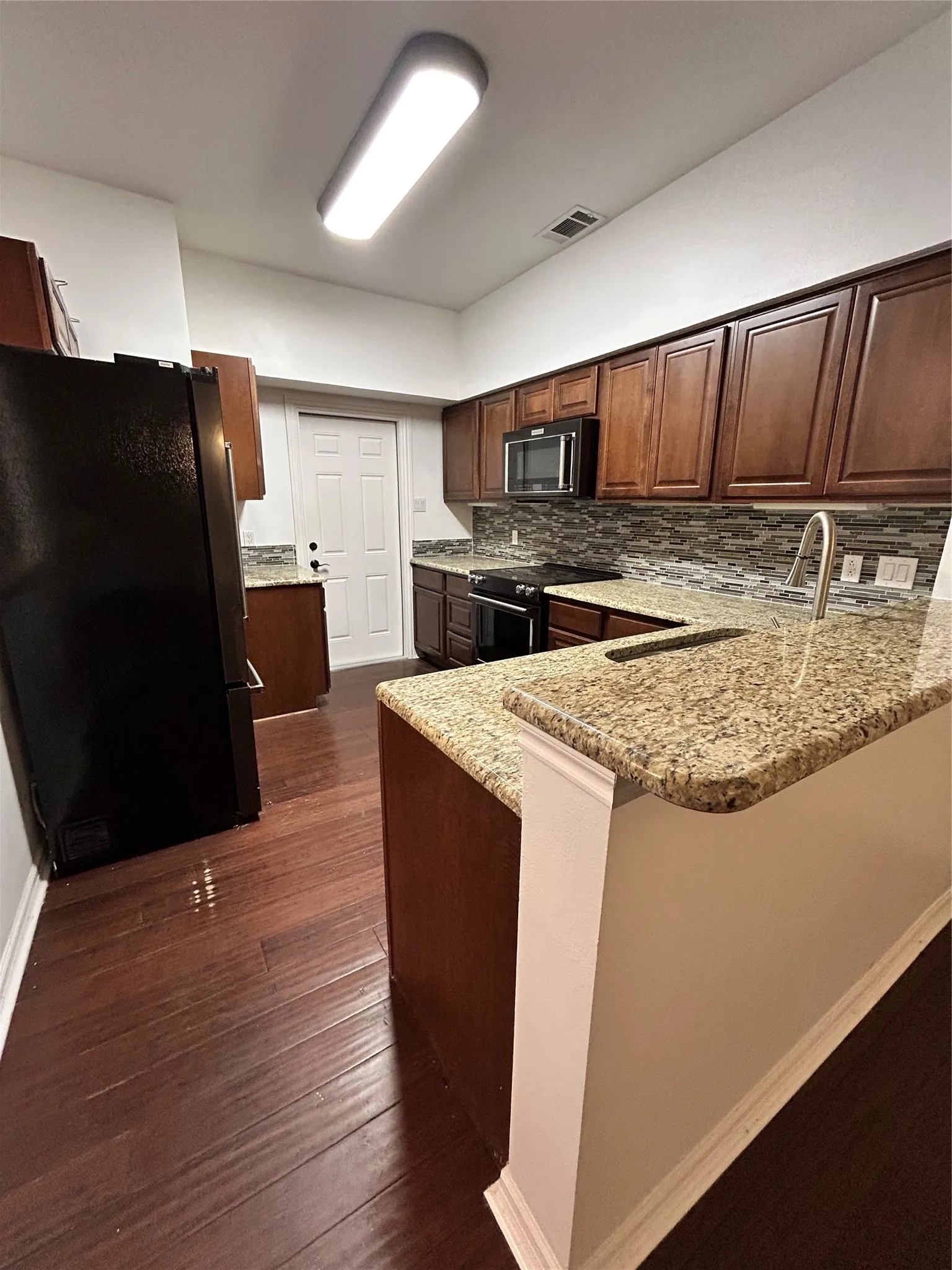 Single Family Residence For Rent in Rockwall County , 4200 Pompei Court, Rockwall, Texas 75087, 3 Bedroom, 3 Bathroom, 4 Garage spaces, 1,542 Sqft, built in 1993, mls#21383666, Real Estate Agent in Rockwall, Homes For Rent in Rockwall county, Homes For Rent in Rockwall, Realtor in Rockwall Texas, Real Estate Brokerage Independent Realty Texas, Luminita Cordes Realtor