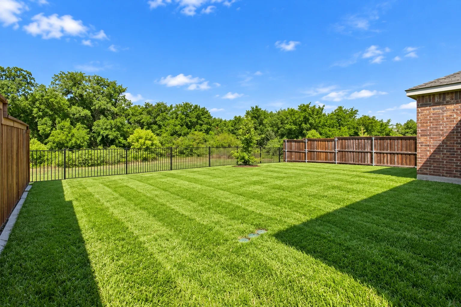 Single Family Residence For Sale in Denton County , 1810 Alamandine Avenue, Cross Roads, Texas 76227, 3 Bedroom, 2 Bathroom, 2 Garage spaces, 1,536 Sqft, built in 2019, mls#21384046, Real Estate Agent in Cross Roads, Homes For Sale in Denton county, Homes For Sale in Cross Roads, Realtor in Cross Roads Texas, Real Estate Brokerage Independent Realty Texas, Luminita Cordes Realtor