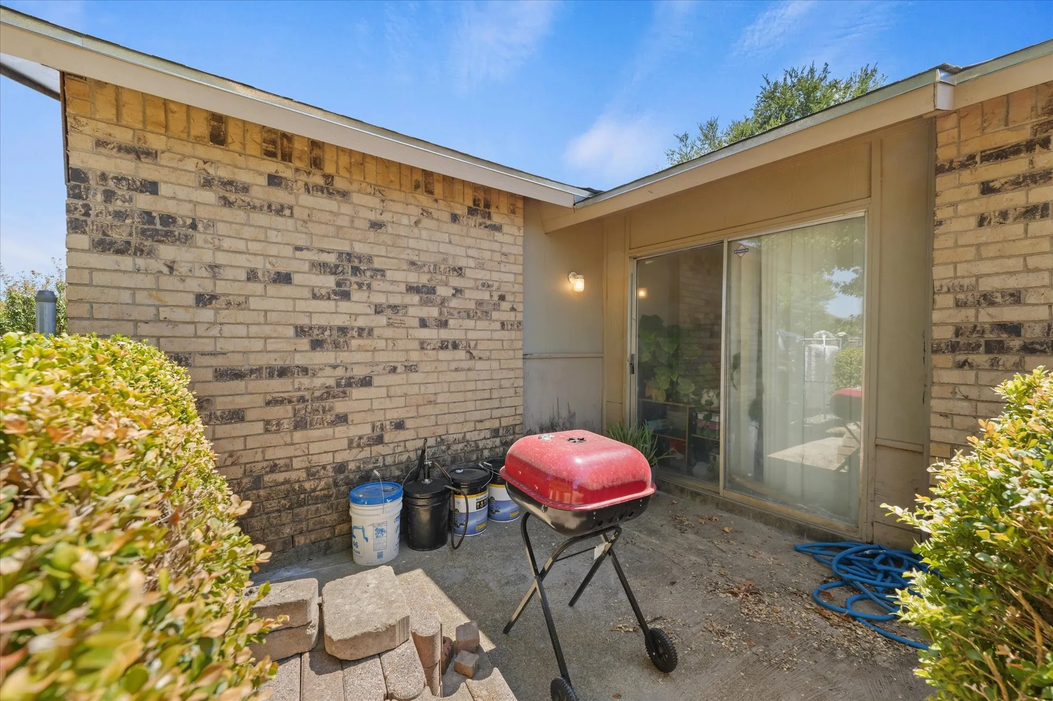 Single Family Residence For Sale in Dallas County , 1117 Southridge Drive, Lancaster, Texas 75146, 3 Bedroom, 2 Bathroom, 2 Garage spaces, 1,608 Sqft, built in 1980, mls#21384525, Real Estate Agent in Lancaster, Homes For Sale in Dallas county, Homes For Sale in Lancaster, Realtor in Lancaster Texas, Real Estate Brokerage Independent Realty Texas, Luminita Cordes Realtor