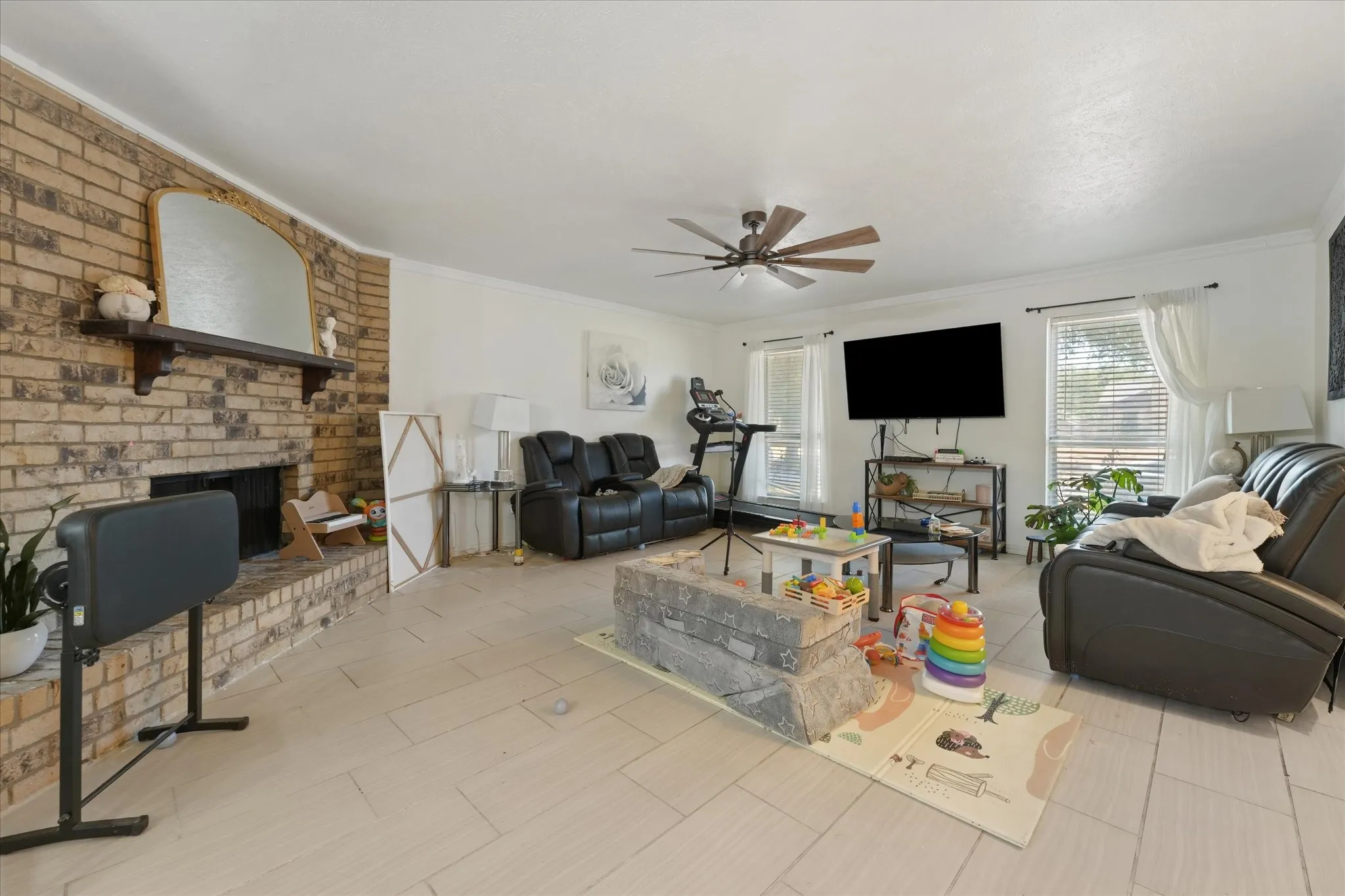 Single Family Residence For Sale in Dallas County , 1117 Southridge Drive, Lancaster, Texas 75146, 3 Bedroom, 2 Bathroom, 2 Garage spaces, 1,608 Sqft, built in 1980, mls#21384525, Real Estate Agent in Lancaster, Homes For Sale in Dallas county, Homes For Sale in Lancaster, Realtor in Lancaster Texas, Real Estate Brokerage Independent Realty Texas, Luminita Cordes Realtor