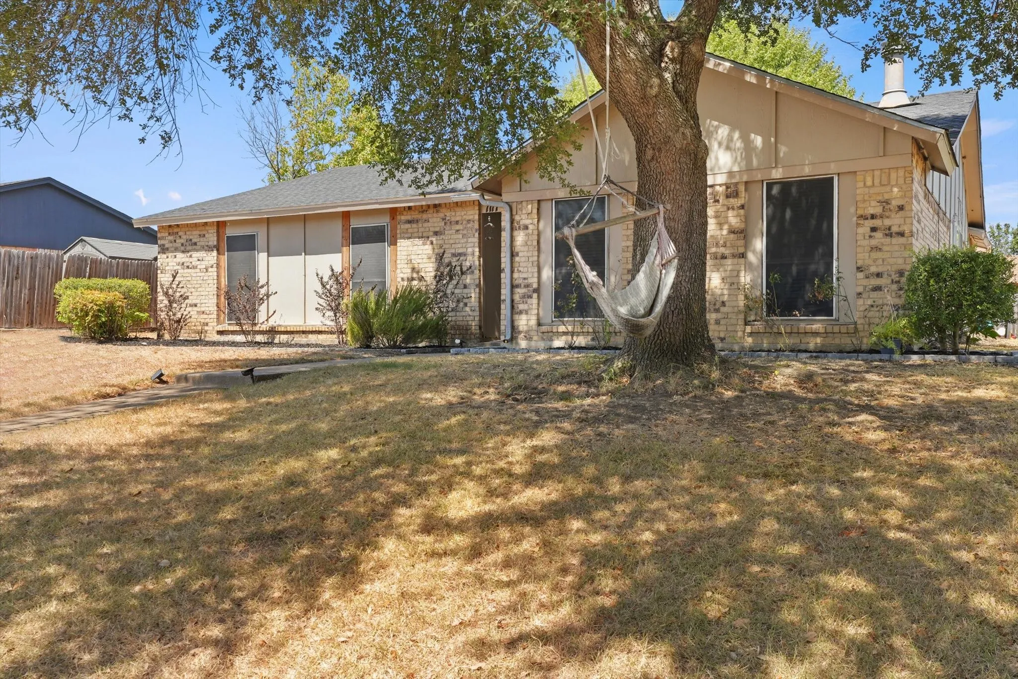 Single Family Residence For Sale in Dallas County , 1117 Southridge Drive, Lancaster, Texas 75146, 3 Bedroom, 2 Bathroom, 2 Garage spaces, 1,608 Sqft, built in 1980, mls#21384525, Real Estate Agent in Lancaster, Homes For Sale in Dallas county, Homes For Sale in Lancaster, Realtor in Lancaster Texas, Real Estate Brokerage Independent Realty Texas, Luminita Cordes Realtor
