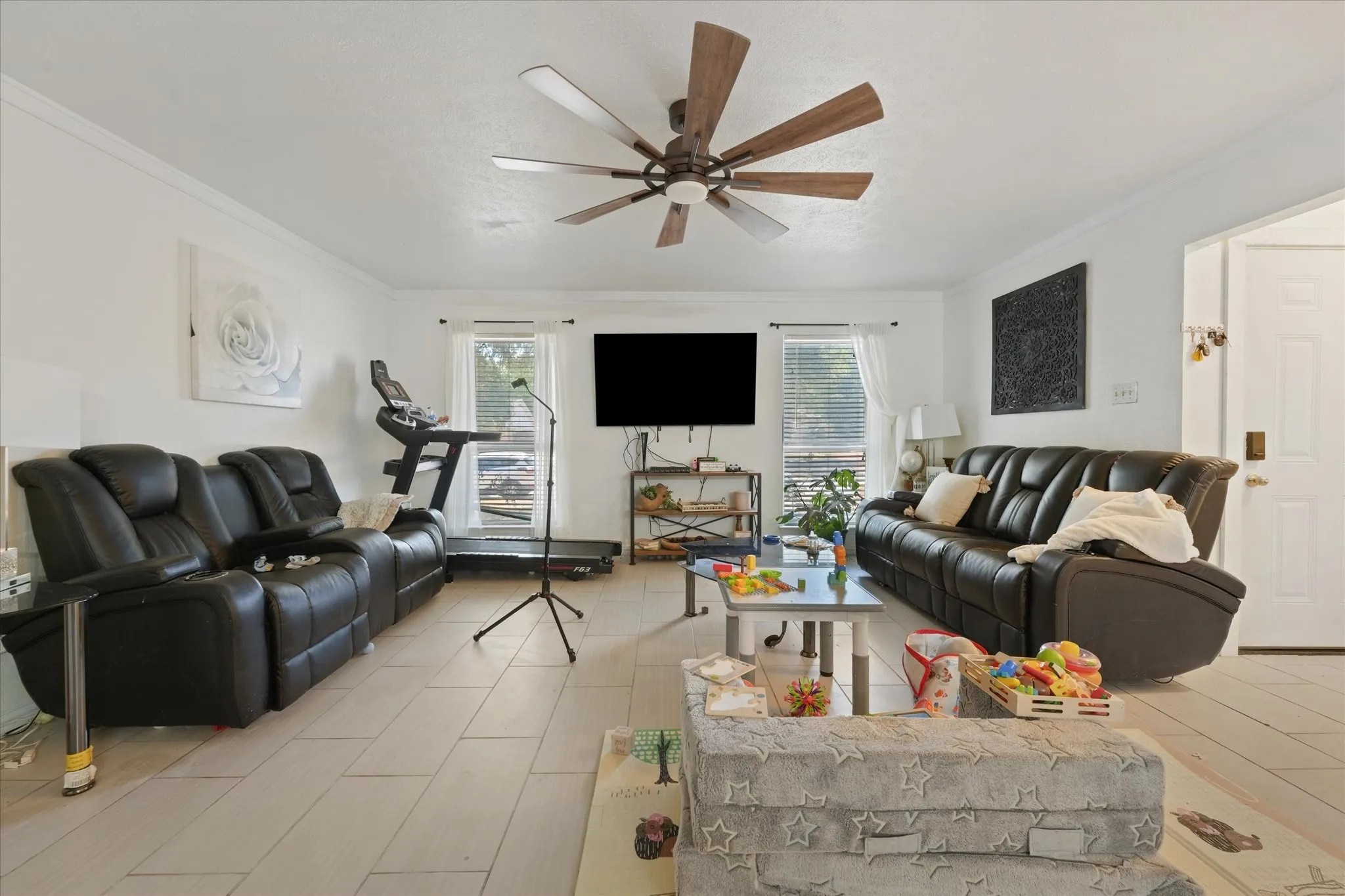 Single Family Residence For Sale in Dallas County , 1117 Southridge Drive, Lancaster, Texas 75146, 3 Bedroom, 2 Bathroom, 2 Garage spaces, 1,608 Sqft, built in 1980, mls#21384525, Real Estate Agent in Lancaster, Homes For Sale in Dallas county, Homes For Sale in Lancaster, Realtor in Lancaster Texas, Real Estate Brokerage Independent Realty Texas, Luminita Cordes Realtor