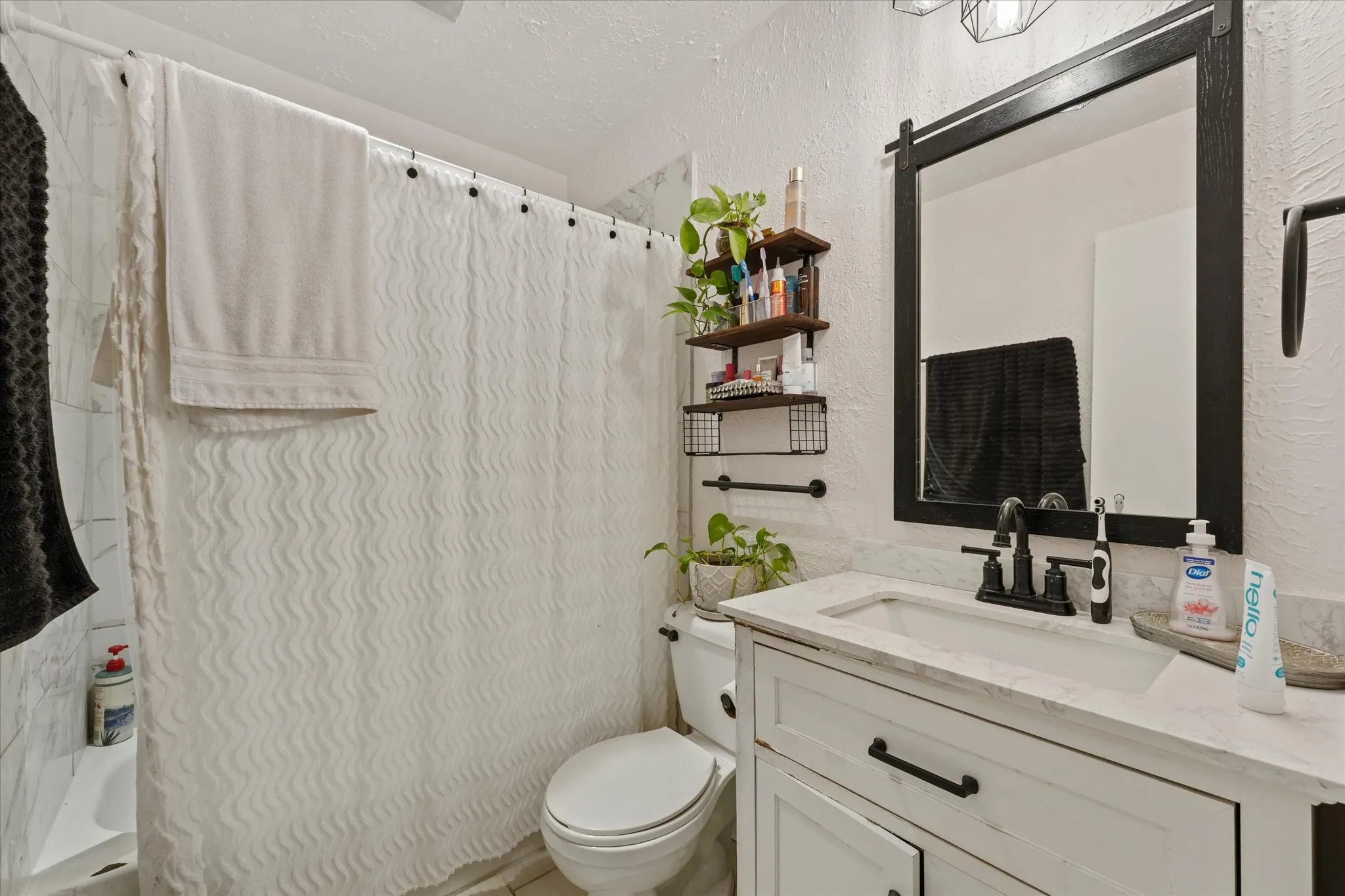 Single Family Residence For Sale in Dallas County , 1117 Southridge Drive, Lancaster, Texas 75146, 3 Bedroom, 2 Bathroom, 2 Garage spaces, 1,608 Sqft, built in 1980, mls#21384525, Real Estate Agent in Lancaster, Homes For Sale in Dallas county, Homes For Sale in Lancaster, Realtor in Lancaster Texas, Real Estate Brokerage Independent Realty Texas, Luminita Cordes Realtor