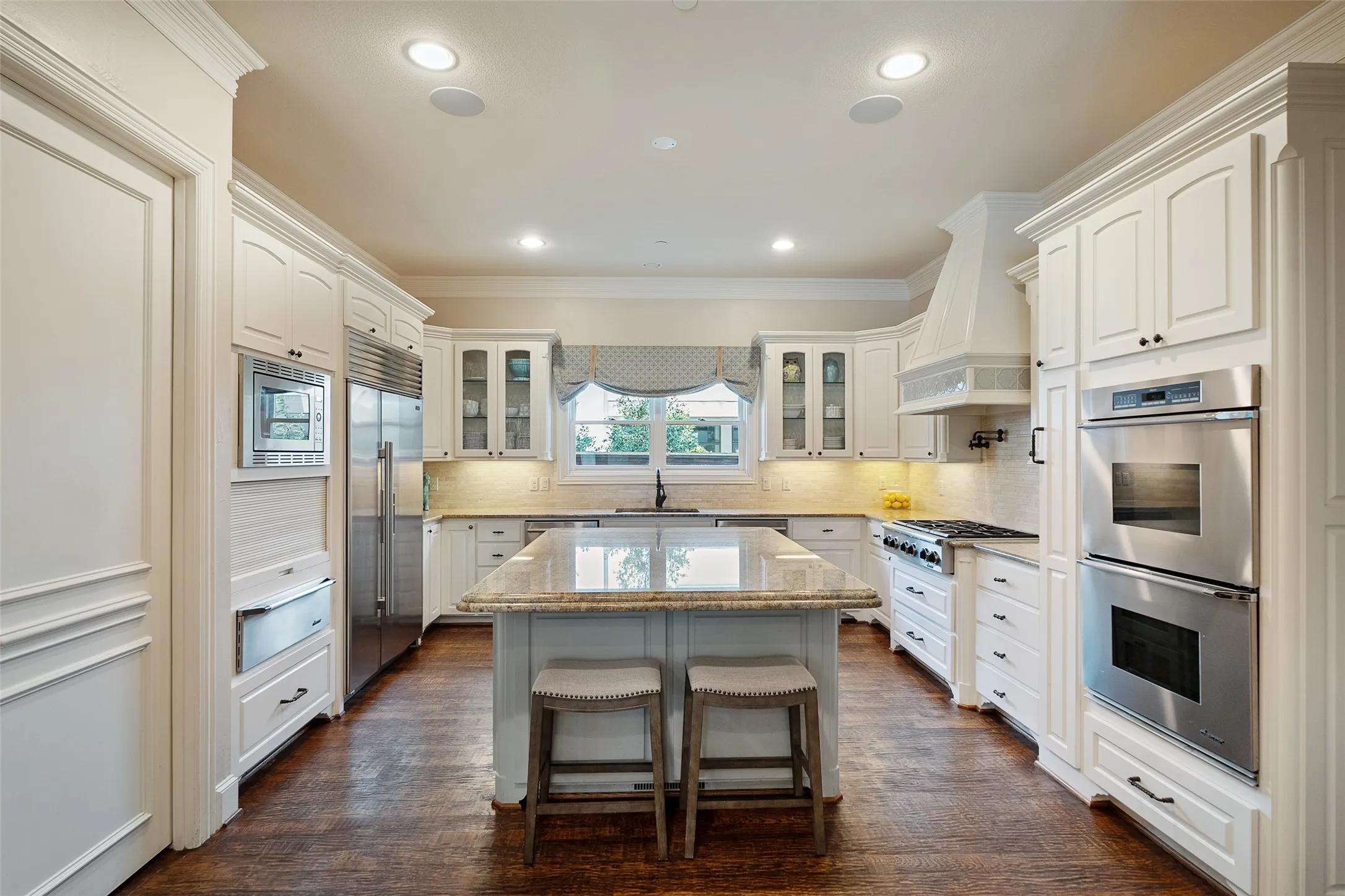 Single Family Residence For Sale in Dallas County , 3516 Wentwood Drive, University Park, Texas 75225, 6 Bedroom, 9 Bathroom, 4 Garage spaces, 8,644 Sqft, built in 2002, mls#21384218, Real Estate Agent in University Park, Homes For Sale in Dallas county, Homes For Sale in University Park, Realtor in University Park Texas, Real Estate Brokerage Independent Realty Texas, Luminita Cordes Realtor