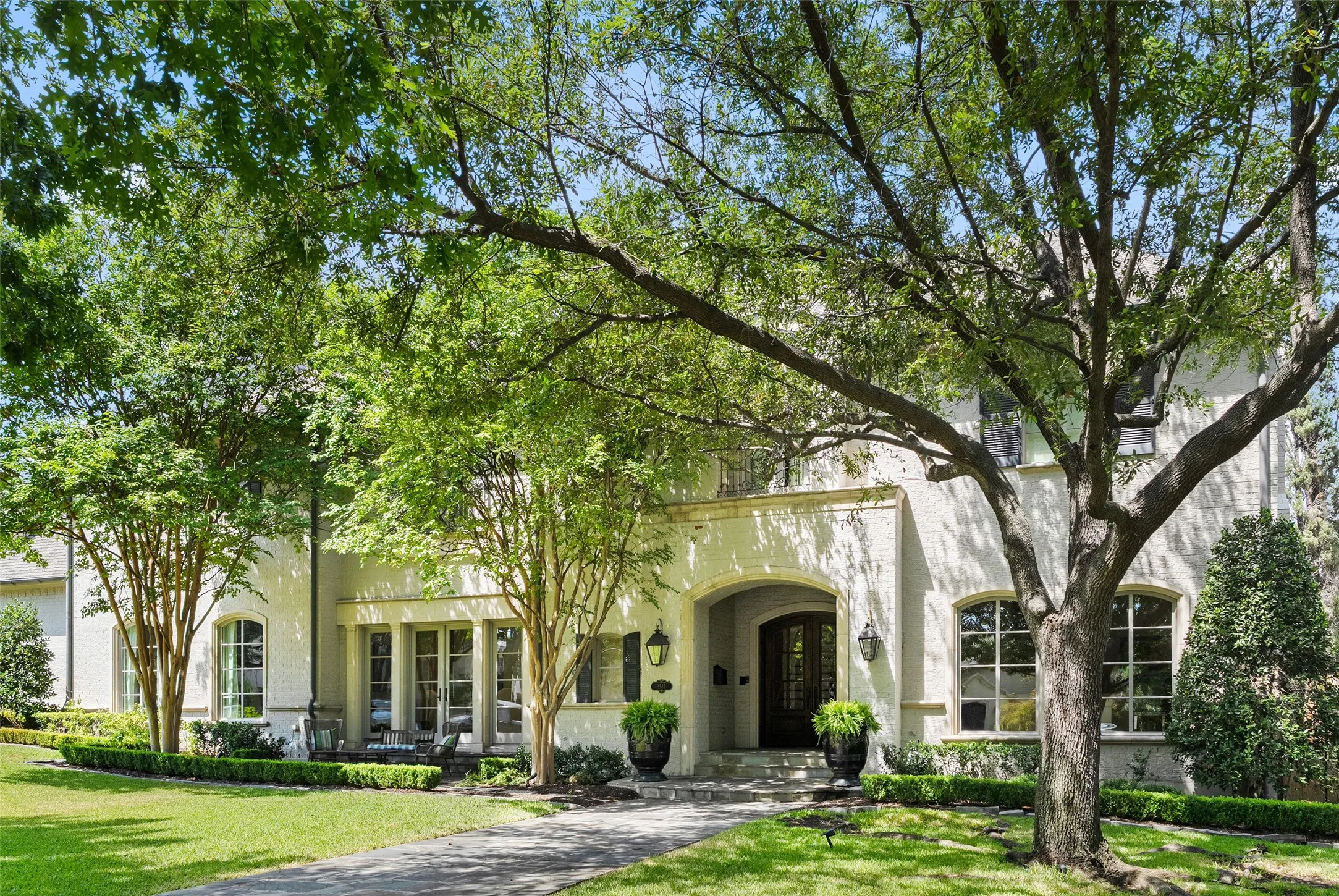 Single Family Residence For Sale in Dallas County , 3516 Wentwood Drive, University Park, Texas 75225, 6 Bedroom, 9 Bathroom, 4 Garage spaces, 8,644 Sqft, built in 2002, mls#21384218, Real Estate Agent in University Park, Homes For Sale in Dallas county, Homes For Sale in University Park, Realtor in University Park Texas, Real Estate Brokerage Independent Realty Texas, Luminita Cordes Realtor