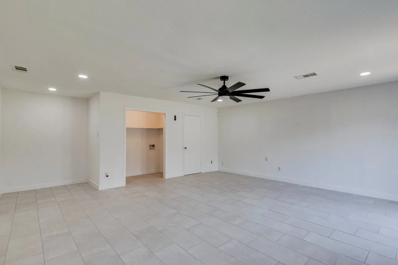 Single Family Residence For Sale in Dallas County , 3831 Black Oak Drive, Dallas, Texas 75241, 3 Bedroom, 2 Bathroom, 1 Garage spaces, 1,455 Sqft, built in 1959, mls#21384715, Real Estate Agent in Dallas, Homes For Sale in Dallas county, Homes For Sale in Dallas, Realtor in Dallas Texas, Real Estate Brokerage Independent Realty Texas, Luminita Cordes Realtor