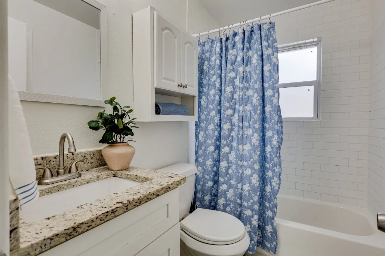 Single Family Residence For Sale in Dallas County , 3831 Black Oak Drive, Dallas, Texas 75241, 3 Bedroom, 2 Bathroom, 1 Garage spaces, 1,455 Sqft, built in 1959, mls#21384715, Real Estate Agent in Dallas, Homes For Sale in Dallas county, Homes For Sale in Dallas, Realtor in Dallas Texas, Real Estate Brokerage Independent Realty Texas, Luminita Cordes Realtor