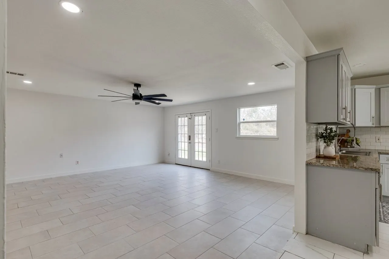 Single Family Residence For Sale in Dallas County , 3831 Black Oak Drive, Dallas, Texas 75241, 3 Bedroom, 2 Bathroom, 1 Garage spaces, 1,455 Sqft, built in 1959, mls#21384715, Real Estate Agent in Dallas, Homes For Sale in Dallas county, Homes For Sale in Dallas, Realtor in Dallas Texas, Real Estate Brokerage Independent Realty Texas, Luminita Cordes Realtor