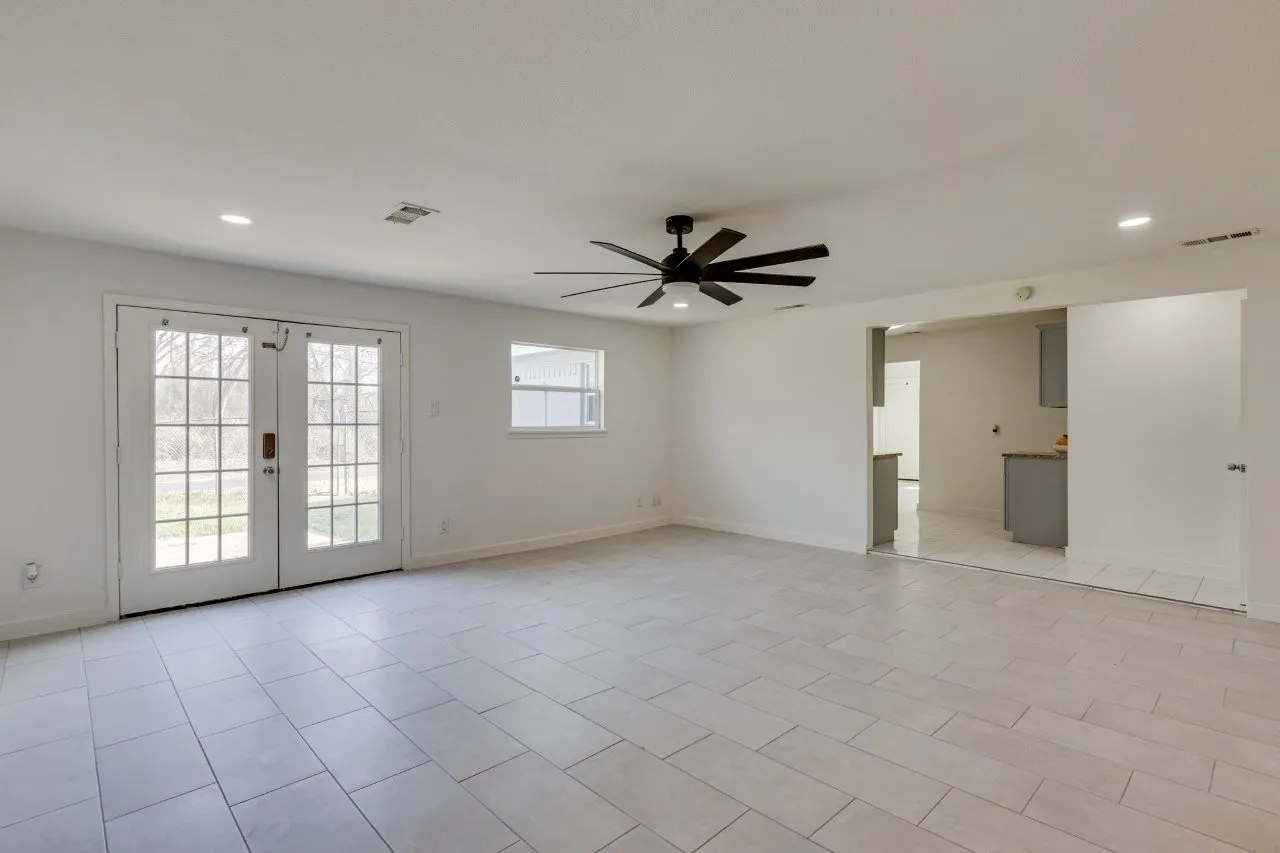 Single Family Residence For Sale in Dallas County , 3831 Black Oak Drive, Dallas, Texas 75241, 3 Bedroom, 2 Bathroom, 1 Garage spaces, 1,455 Sqft, built in 1959, mls#21384715, Real Estate Agent in Dallas, Homes For Sale in Dallas county, Homes For Sale in Dallas, Realtor in Dallas Texas, Real Estate Brokerage Independent Realty Texas, Luminita Cordes Realtor