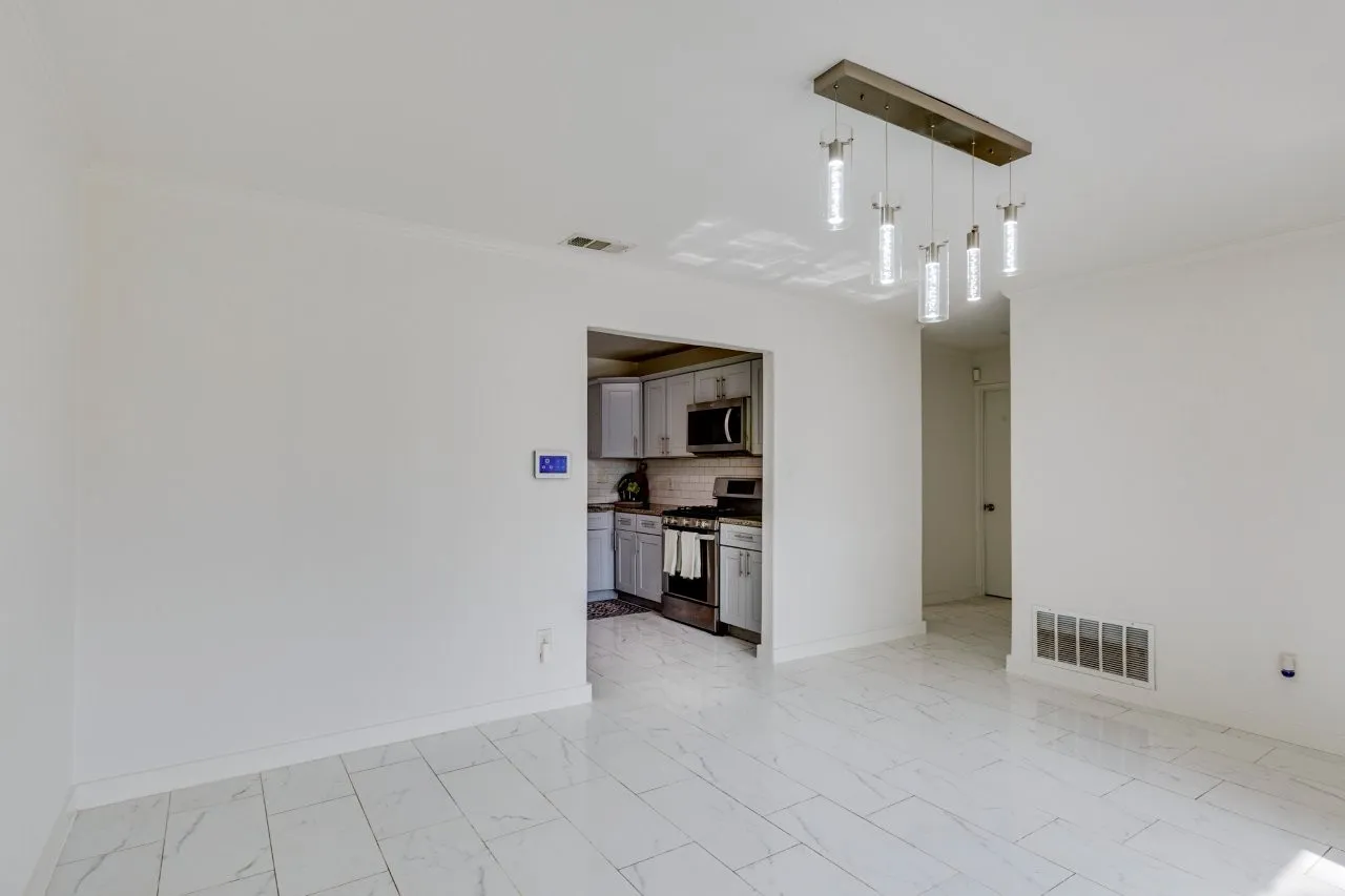 Single Family Residence For Sale in Dallas County , 3831 Black Oak Drive, Dallas, Texas 75241, 3 Bedroom, 2 Bathroom, 1 Garage spaces, 1,455 Sqft, built in 1959, mls#21384715, Real Estate Agent in Dallas, Homes For Sale in Dallas county, Homes For Sale in Dallas, Realtor in Dallas Texas, Real Estate Brokerage Independent Realty Texas, Luminita Cordes Realtor