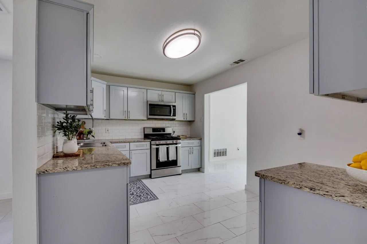 Single Family Residence For Sale in Dallas County , 3831 Black Oak Drive, Dallas, Texas 75241, 3 Bedroom, 2 Bathroom, 1 Garage spaces, 1,455 Sqft, built in 1959, mls#21384715, Real Estate Agent in Dallas, Homes For Sale in Dallas county, Homes For Sale in Dallas, Realtor in Dallas Texas, Real Estate Brokerage Independent Realty Texas, Luminita Cordes Realtor