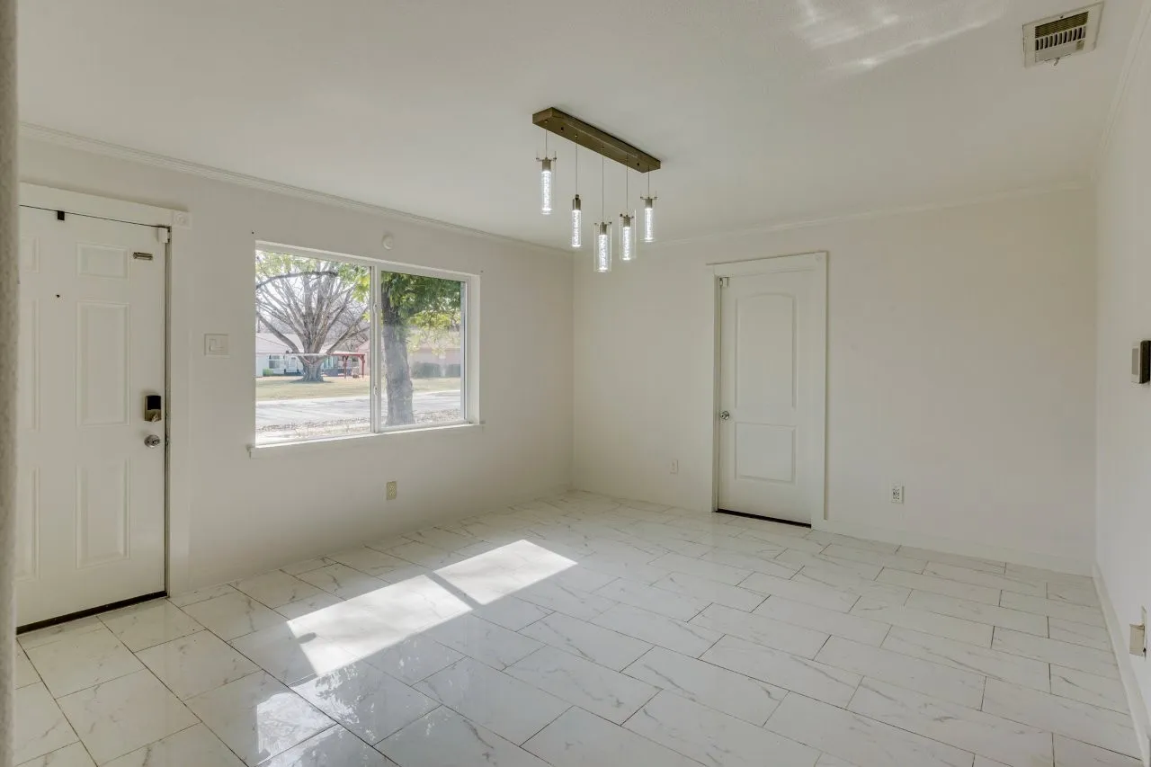Single Family Residence For Sale in Dallas County , 3831 Black Oak Drive, Dallas, Texas 75241, 3 Bedroom, 2 Bathroom, 1 Garage spaces, 1,455 Sqft, built in 1959, mls#21384715, Real Estate Agent in Dallas, Homes For Sale in Dallas county, Homes For Sale in Dallas, Realtor in Dallas Texas, Real Estate Brokerage Independent Realty Texas, Luminita Cordes Realtor