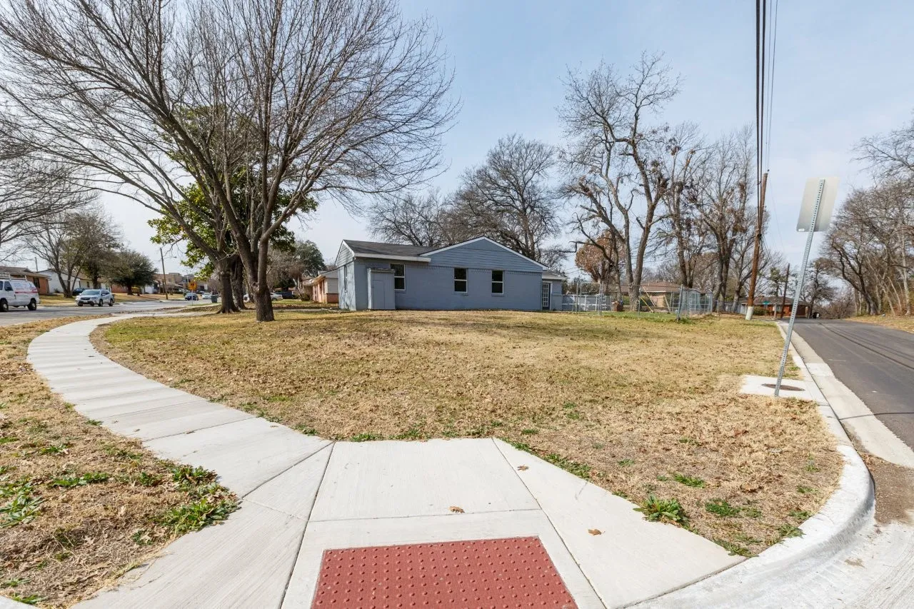 Single Family Residence For Sale in Dallas County , 3831 Black Oak Drive, Dallas, Texas 75241, 3 Bedroom, 2 Bathroom, 1 Garage spaces, 1,455 Sqft, built in 1959, mls#21384715, Real Estate Agent in Dallas, Homes For Sale in Dallas county, Homes For Sale in Dallas, Realtor in Dallas Texas, Real Estate Brokerage Independent Realty Texas, Luminita Cordes Realtor