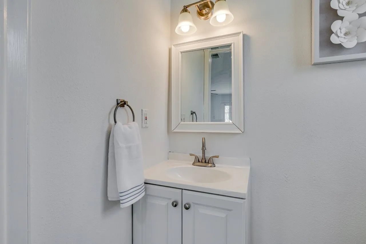 Single Family Residence For Sale in Dallas County , 3831 Black Oak Drive, Dallas, Texas 75241, 3 Bedroom, 2 Bathroom, 1 Garage spaces, 1,455 Sqft, built in 1959, mls#21384715, Real Estate Agent in Dallas, Homes For Sale in Dallas county, Homes For Sale in Dallas, Realtor in Dallas Texas, Real Estate Brokerage Independent Realty Texas, Luminita Cordes Realtor