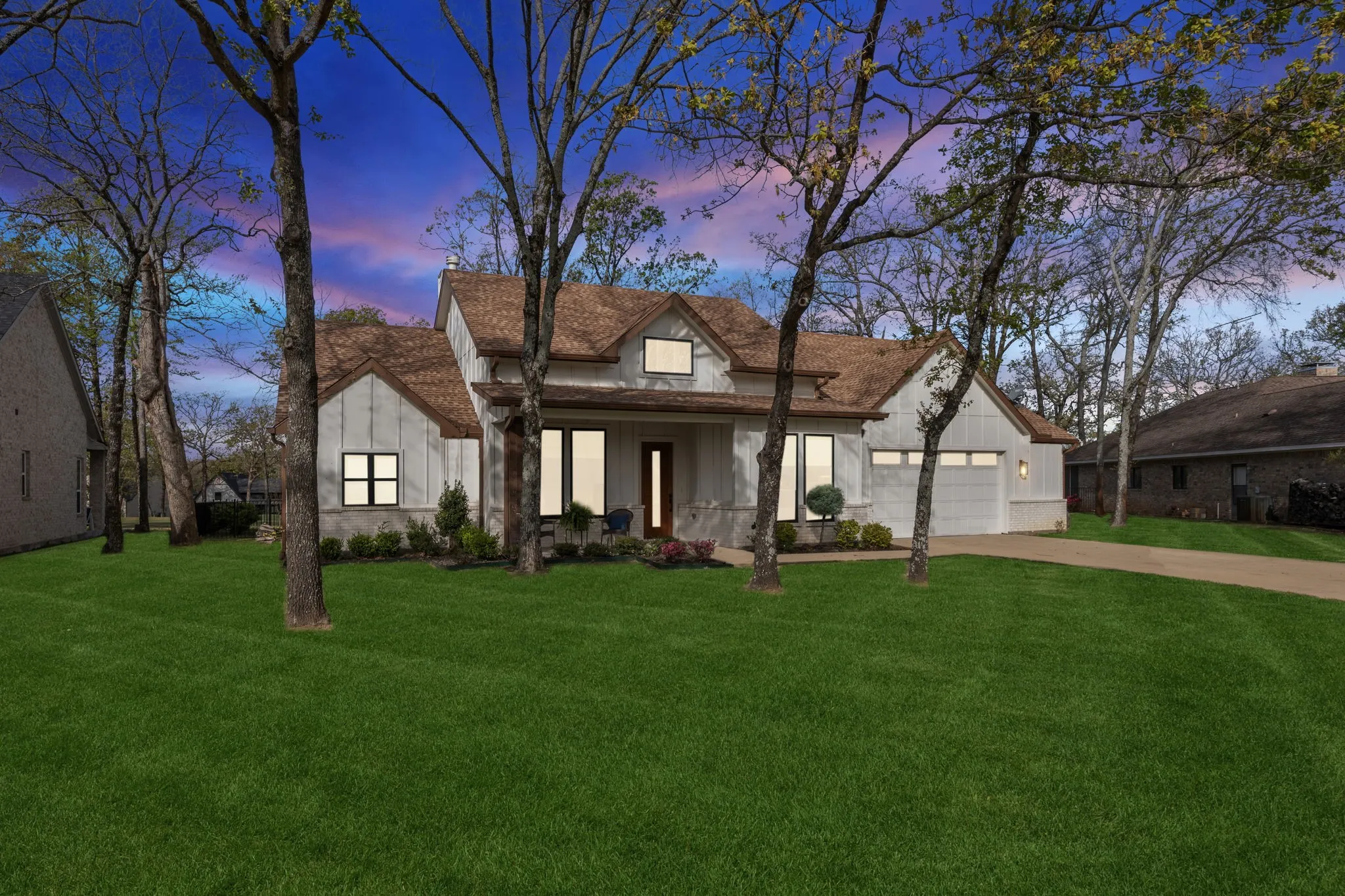Single Family Residence For Sale in Henderson County , 207 Colonial Drive, Mabank, Texas 75156, 3 Bedroom, 3 Bathroom, 2 Garage spaces, 2,328 Sqft, built in 2022, mls#21384635, Real Estate Agent in Mabank, Homes For Sale in Henderson county, Homes For Sale in Mabank, Realtor in Mabank Texas, Real Estate Brokerage Independent Realty Texas, Luminita Cordes Realtor