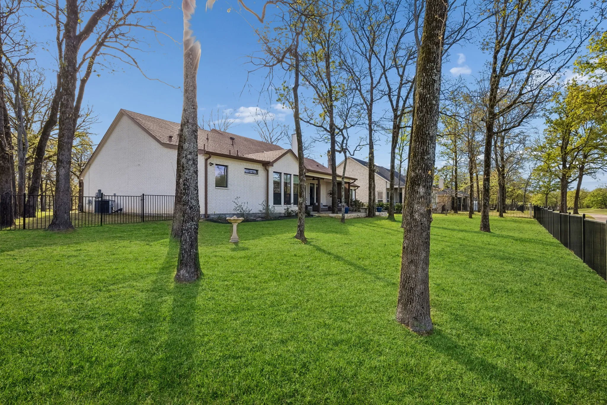 Single Family Residence For Sale in Henderson County , 207 Colonial Drive, Mabank, Texas 75156, 3 Bedroom, 3 Bathroom, 2 Garage spaces, 2,328 Sqft, built in 2022, mls#21384635, Real Estate Agent in Mabank, Homes For Sale in Henderson county, Homes For Sale in Mabank, Realtor in Mabank Texas, Real Estate Brokerage Independent Realty Texas, Luminita Cordes Realtor