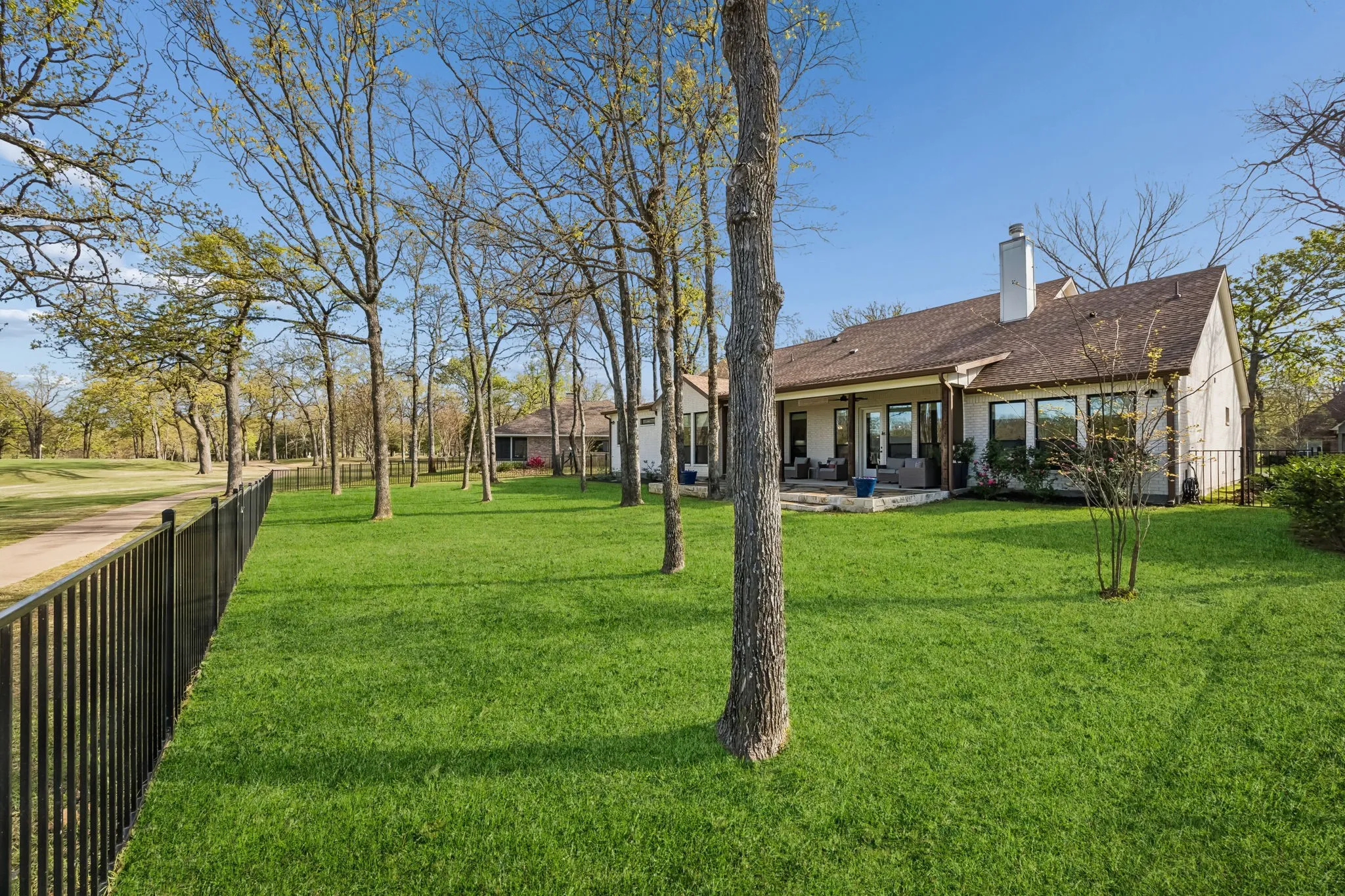Single Family Residence For Sale in Henderson County , 207 Colonial Drive, Mabank, Texas 75156, 3 Bedroom, 3 Bathroom, 2 Garage spaces, 2,328 Sqft, built in 2022, mls#21384635, Real Estate Agent in Mabank, Homes For Sale in Henderson county, Homes For Sale in Mabank, Realtor in Mabank Texas, Real Estate Brokerage Independent Realty Texas, Luminita Cordes Realtor