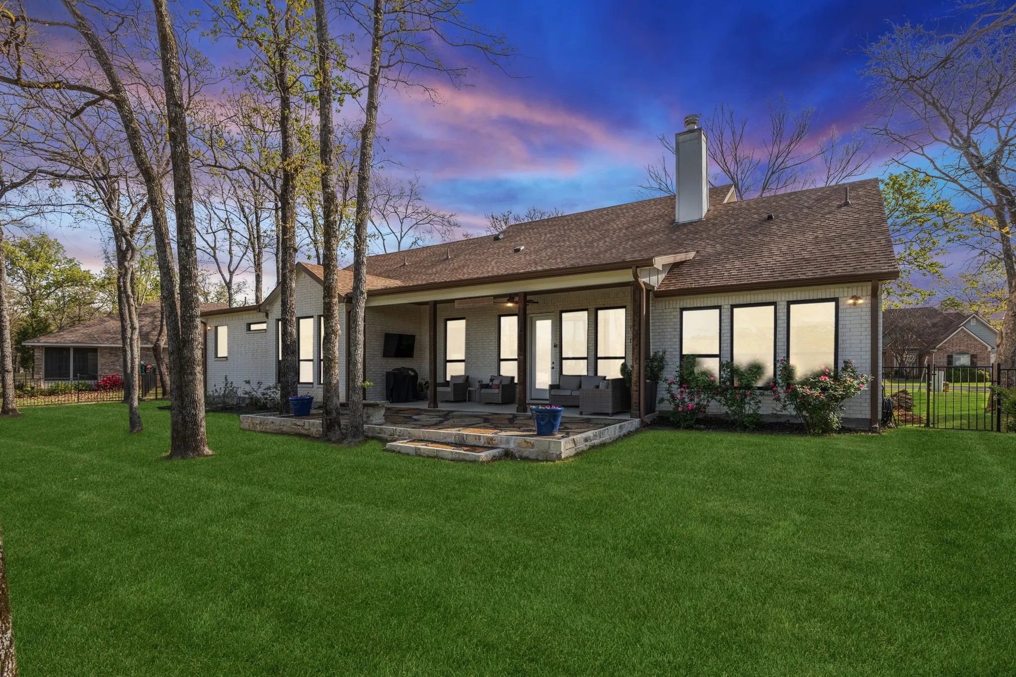 Single Family Residence For Sale in Henderson County , 207 Colonial Drive, Mabank, Texas 75156, 3 Bedroom, 3 Bathroom, 2 Garage spaces, 2,328 Sqft, built in 2022, mls#21384635, Real Estate Agent in Mabank, Homes For Sale in Henderson county, Homes For Sale in Mabank, Realtor in Mabank Texas, Real Estate Brokerage Independent Realty Texas, Luminita Cordes Realtor