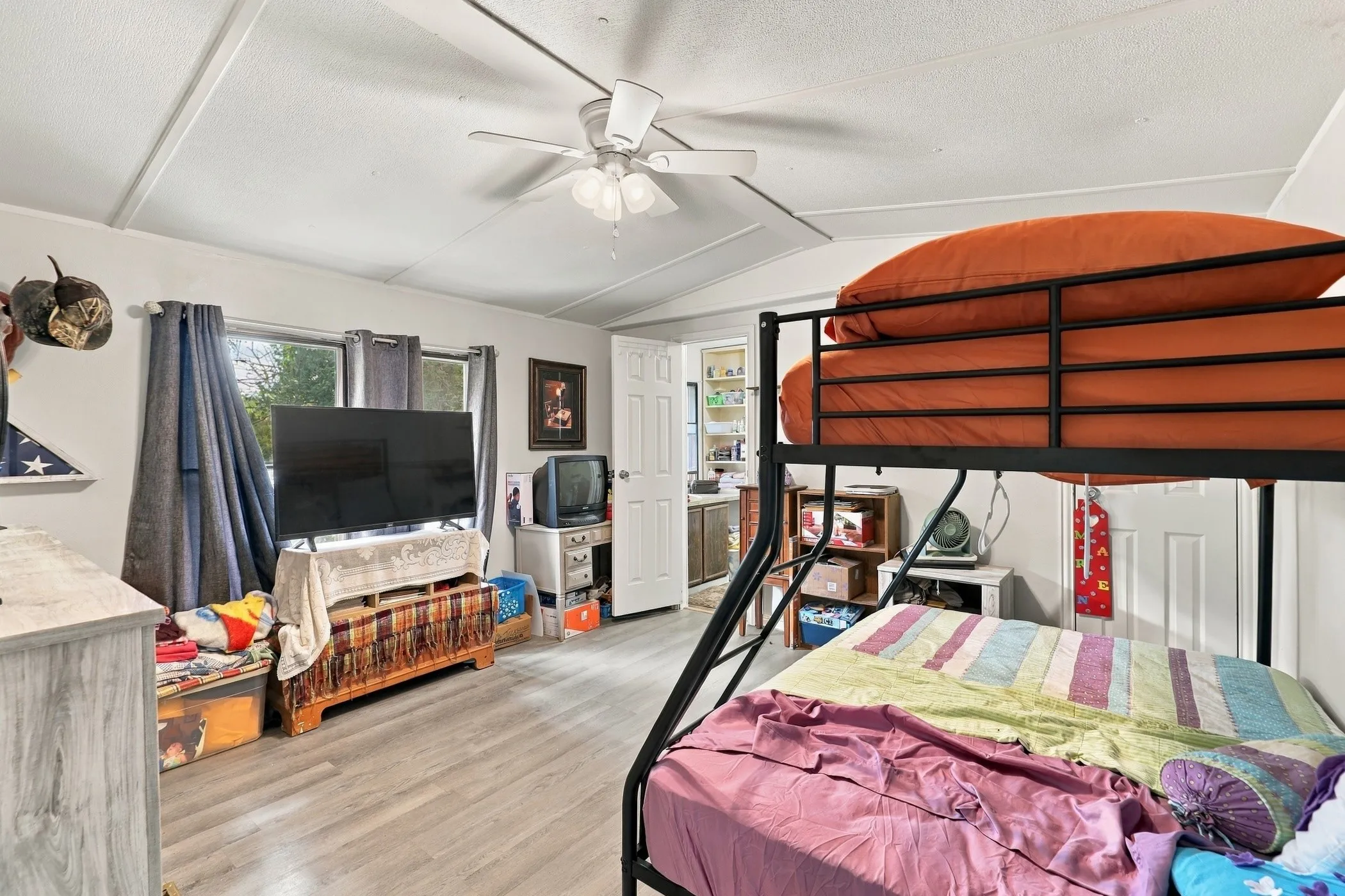 Mobile Home For Sale in Anderson County , 530 An County Rd 154, Palestine, Texas 75801, 3 Bedroom, 2 Bathroom, Garage spaces, 1,064 Sqft, built in 1983, mls#21380237, Real Estate Agent in Palestine, Homes For Sale in Anderson county, Homes For Sale in Palestine, Realtor in Palestine Texas, Real Estate Brokerage Independent Realty Texas, Luminita Cordes Realtor