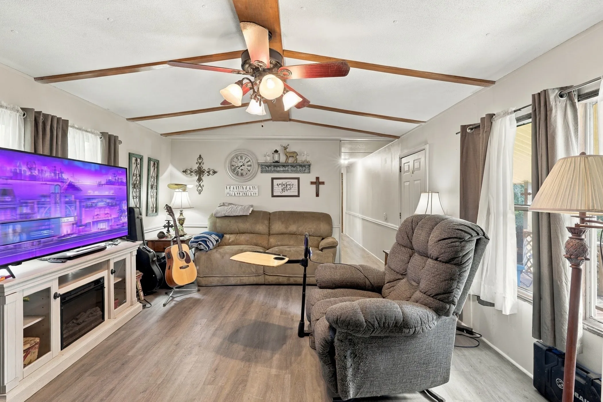 Mobile Home For Sale in Anderson County , 530 An County Rd 154, Palestine, Texas 75801, 3 Bedroom, 2 Bathroom, Garage spaces, 1,064 Sqft, built in 1983, mls#21380237, Real Estate Agent in Palestine, Homes For Sale in Anderson county, Homes For Sale in Palestine, Realtor in Palestine Texas, Real Estate Brokerage Independent Realty Texas, Luminita Cordes Realtor