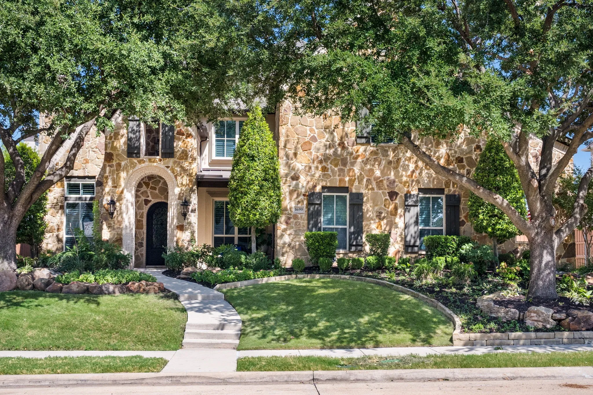Single Family Residence For Sale in Denton County , 1690 Hilton Head Lane, Frisco, Texas 75034, 5 Bedroom, 7 Bathroom, 4 Garage spaces, 5,995 Sqft, built in 2008, mls#21383899, Real Estate Agent in Frisco, Homes For Sale in Denton county, Homes For Sale in Frisco, Realtor in Frisco Texas, Real Estate Brokerage Independent Realty Texas, Luminita Cordes Realtor