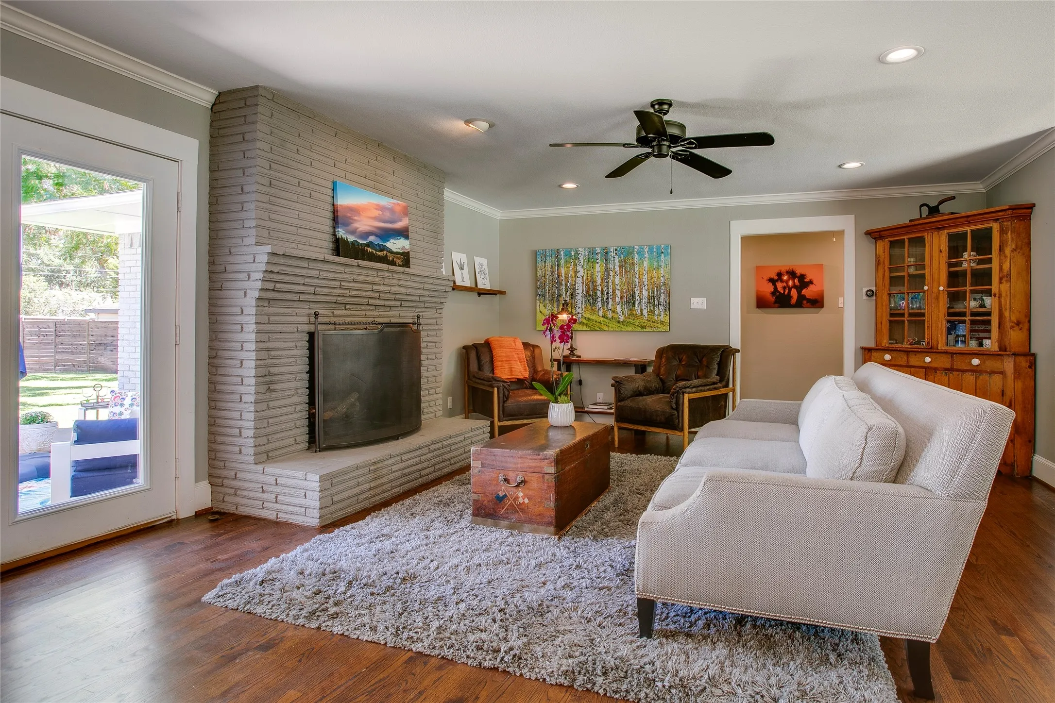Single Family Residence For Sale in Dallas County , 6221 Town Hill Lane, Dallas, Texas 75214, 3 Bedroom, 2 Bathroom, 2 Garage spaces, 1,762 Sqft, built in 1956, mls#21383318, Real Estate Agent in Dallas, Homes For Sale in Dallas county, Homes For Sale in Dallas, Realtor in Dallas Texas, Real Estate Brokerage Independent Realty Texas, Luminita Cordes Realtor